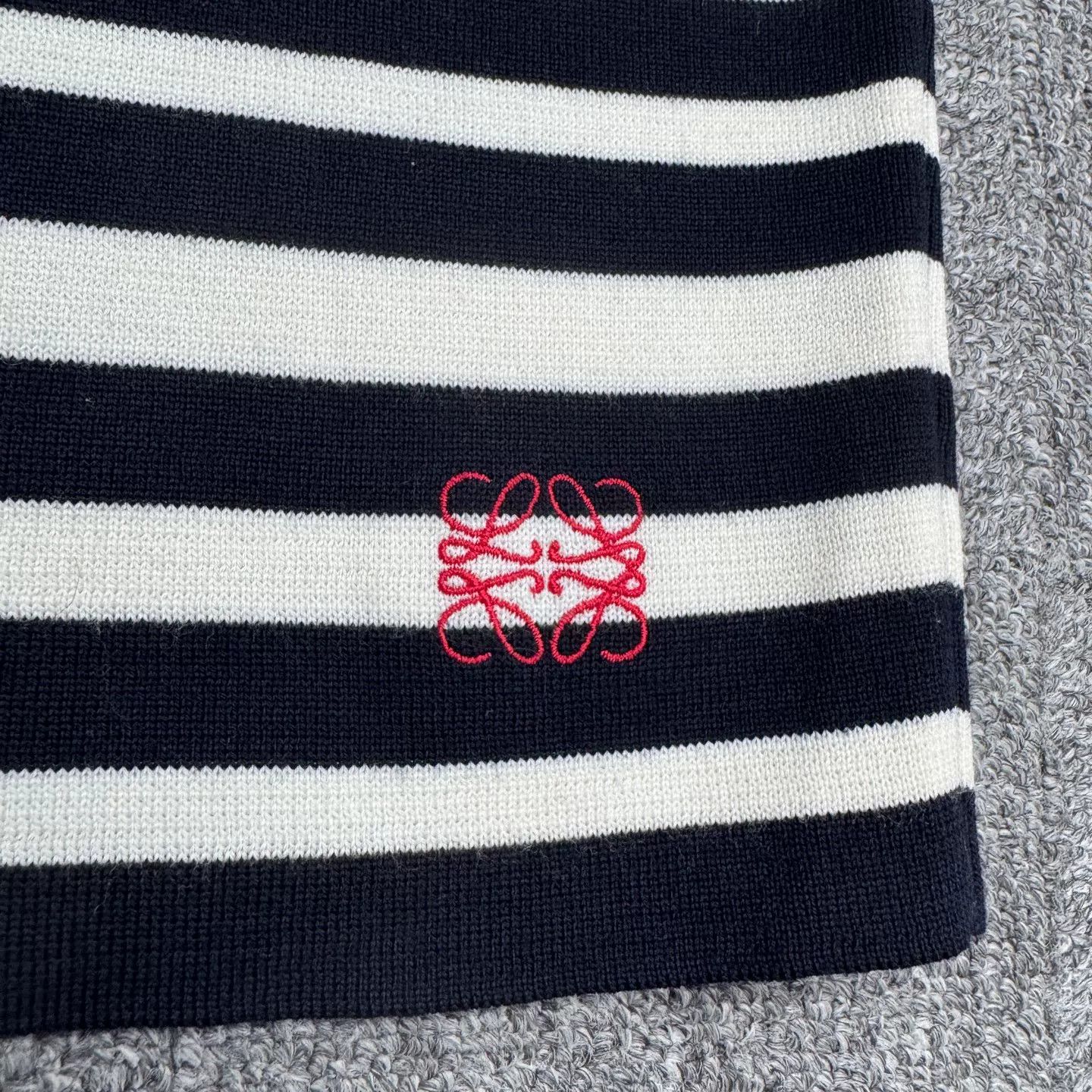 Loewe Loewe Embroidered Logo Off-Shoulder Knit Size M / US 6-8 / IT 42-44 - 5 Thumbnail