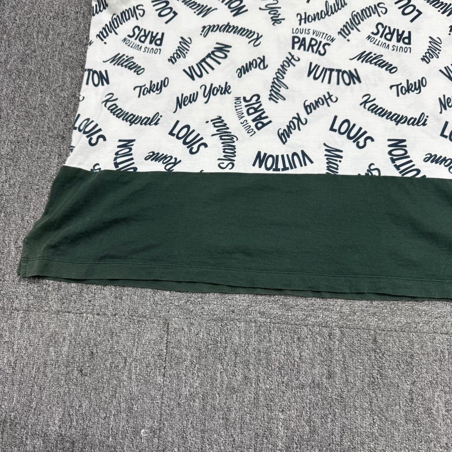 Louis Vuitton Louis Vuitton LV All-Over Print Short-Sleeve Size US XL / EU 56 / 4 - 2 Thumbnail