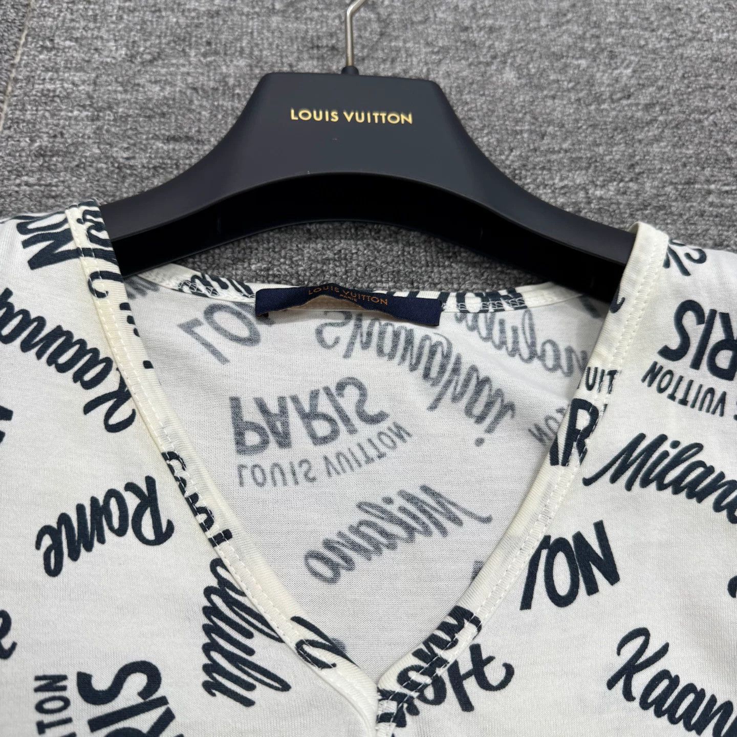 Louis Vuitton Louis Vuitton LV All-Over Print Short-Sleeve Size US XL / EU 56 / 4 - 4 Thumbnail