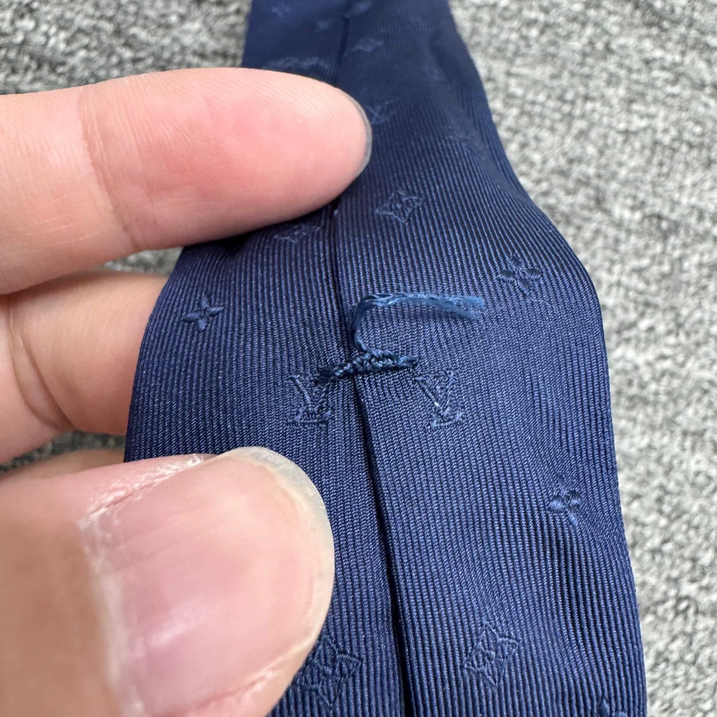 Louis Vuitton Louis Vuitton LV Monogram Tie Size ONE SIZE - 3 Thumbnail