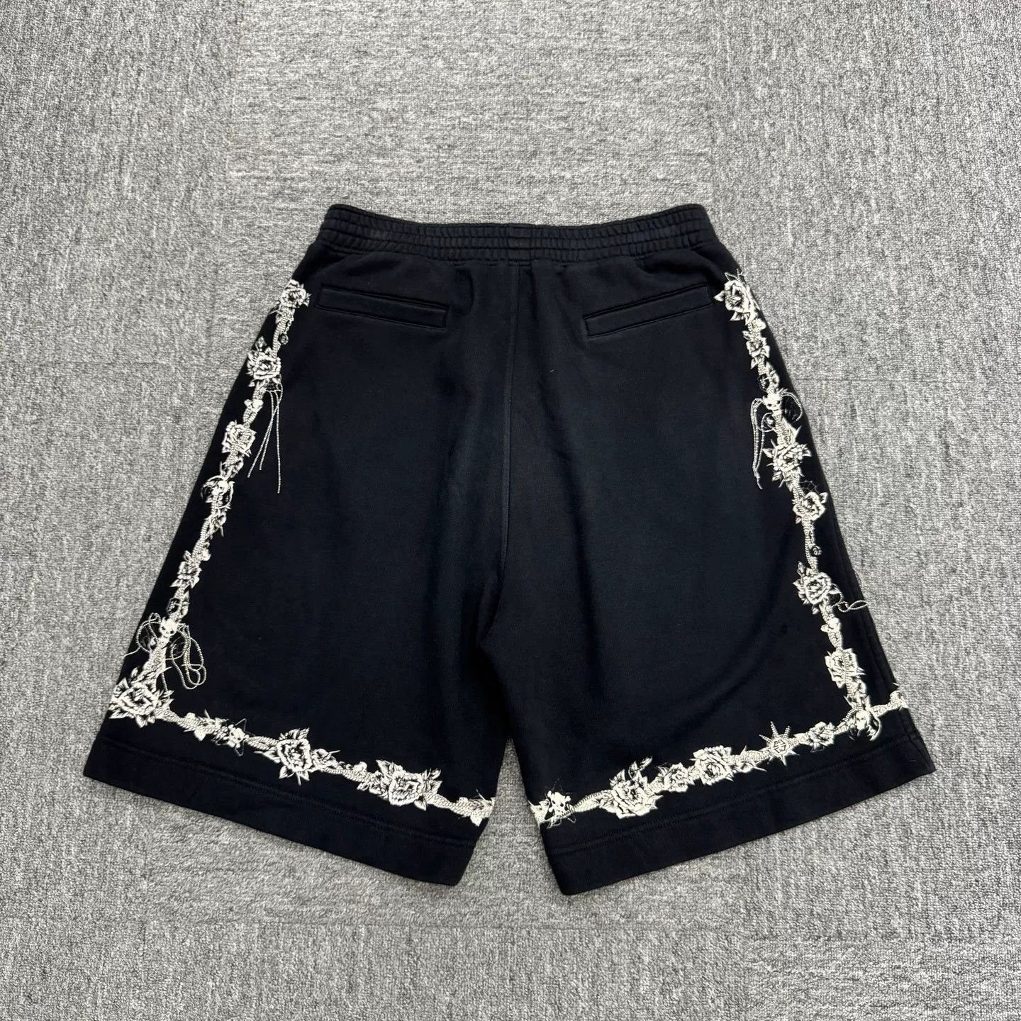 Givenchy Givenchy Chain Decor Print Shorts Size US 36 / EU 52 - 5 Thumbnail