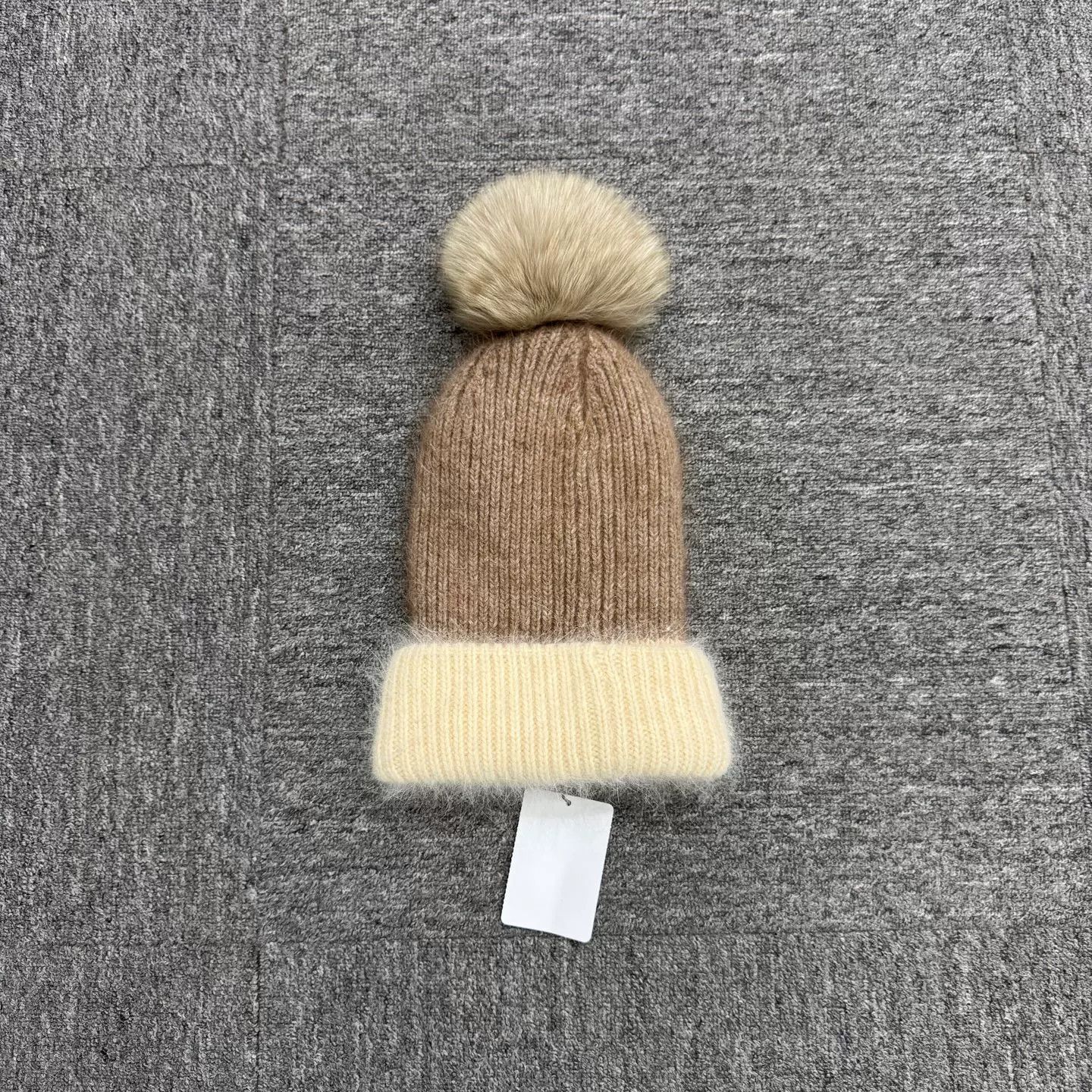 Louis Vuitton Louis Vuitton LV Logo Cashmere Beanie Size ONE SIZE - 2 Thumbnail