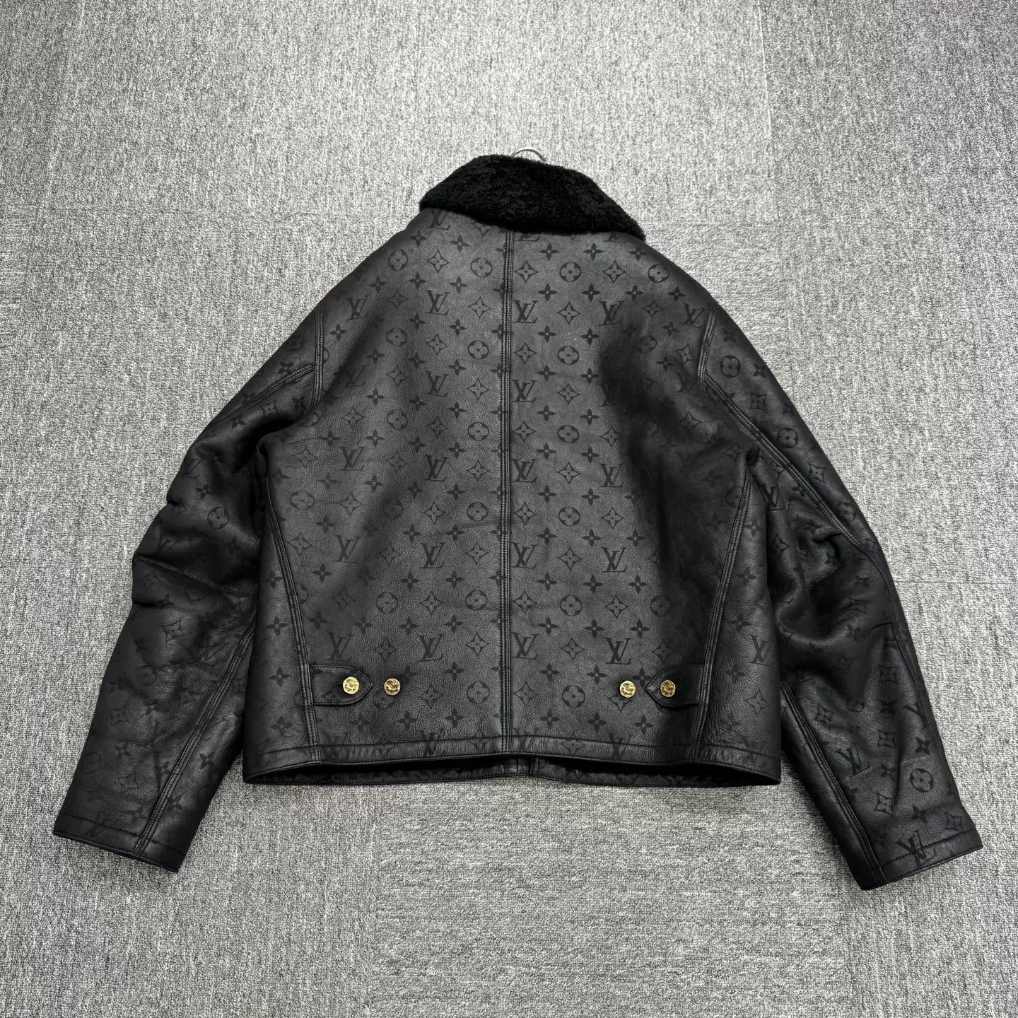 Louis Vuitton Louis Vuitton Embossed Monogram Shearling Jacket Size US XXL / EU 58 / 5 - 5 Thumbnail