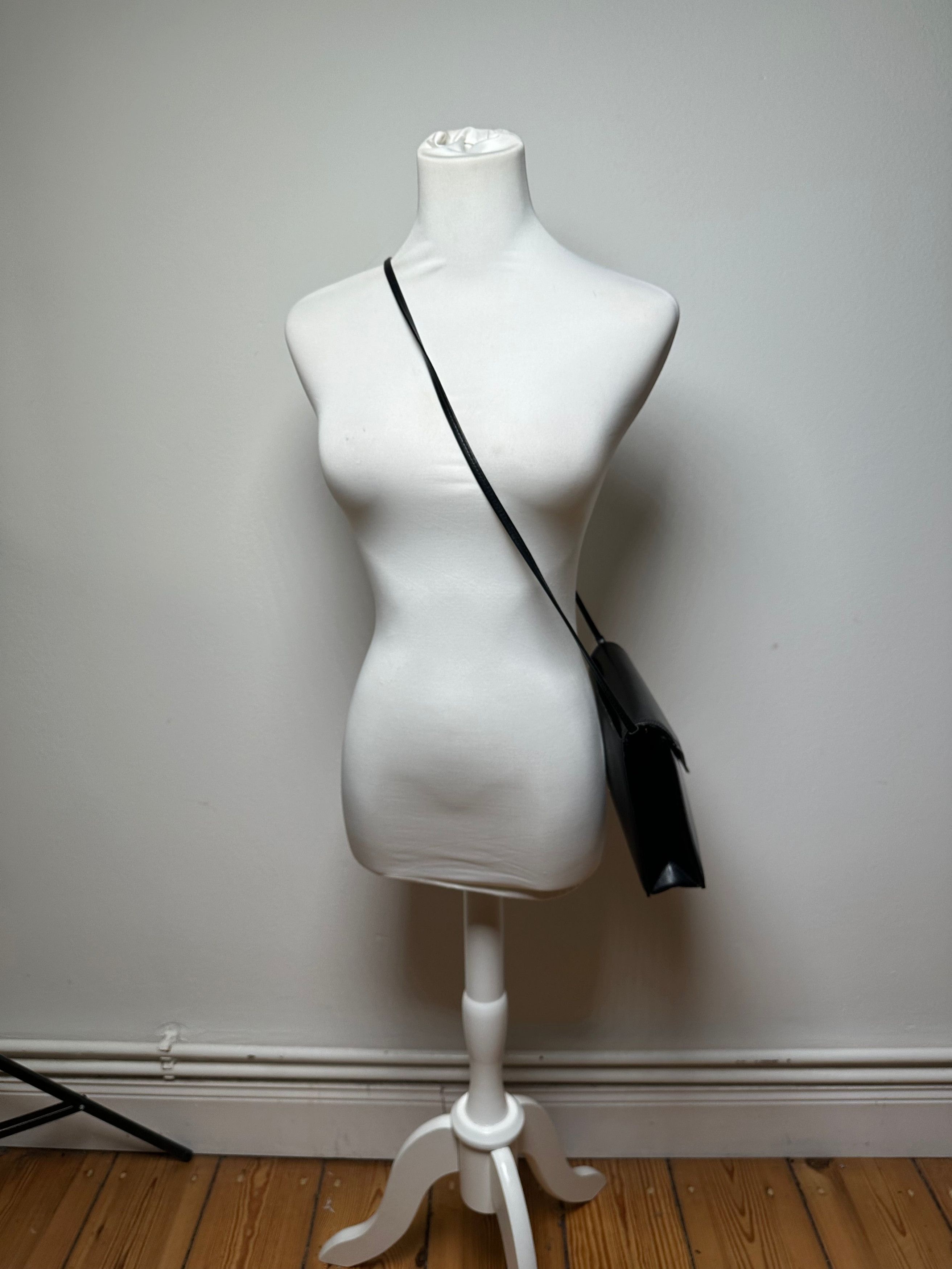 Givenchy Vintage Asymetric Leather Shoulder Bag Black Size ONE SIZE - 4 Thumbnail