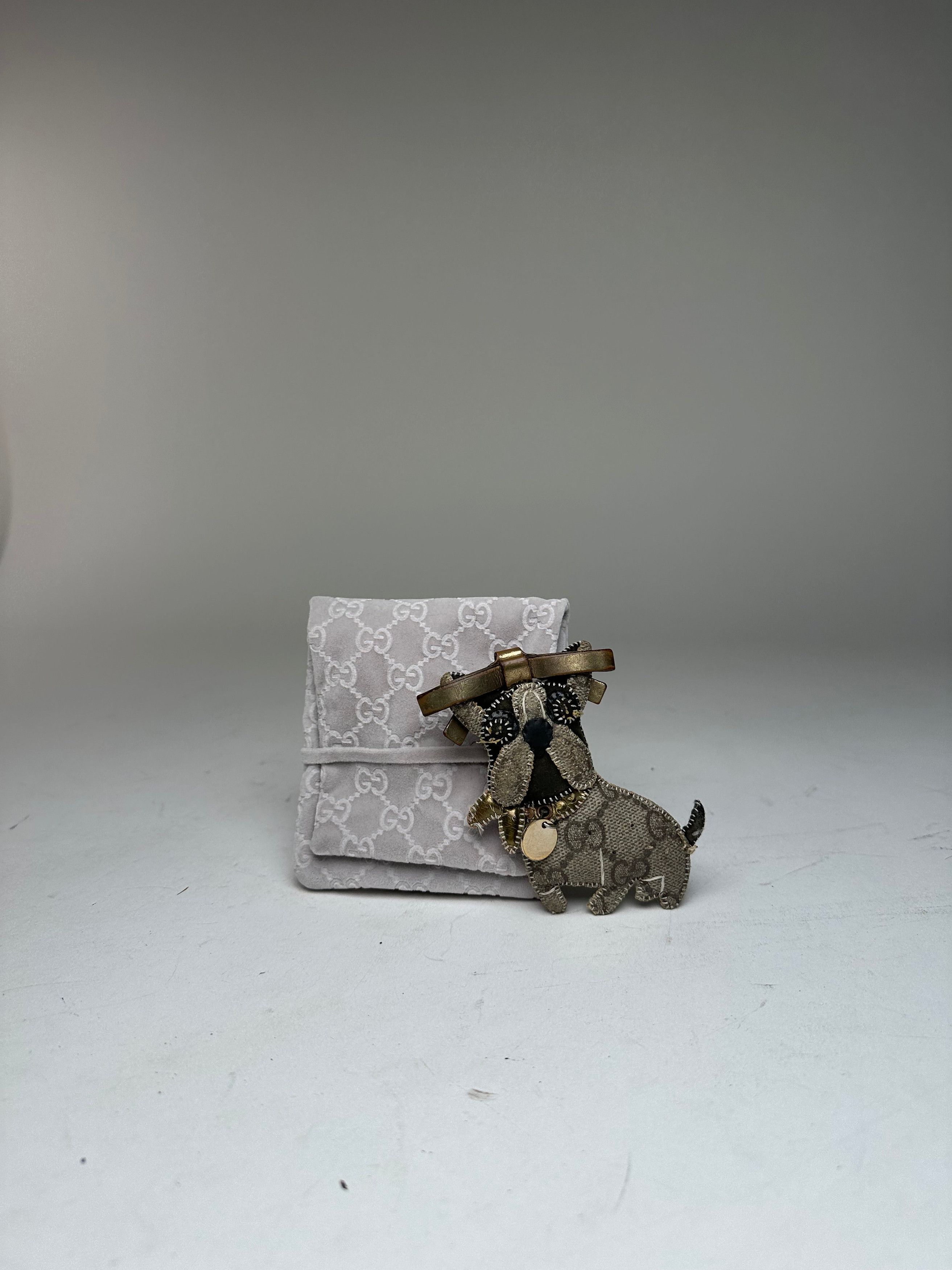 Gucci Vintage Leather Monogram Dog Pendant Size ONE SIZE - 9 Thumbnail