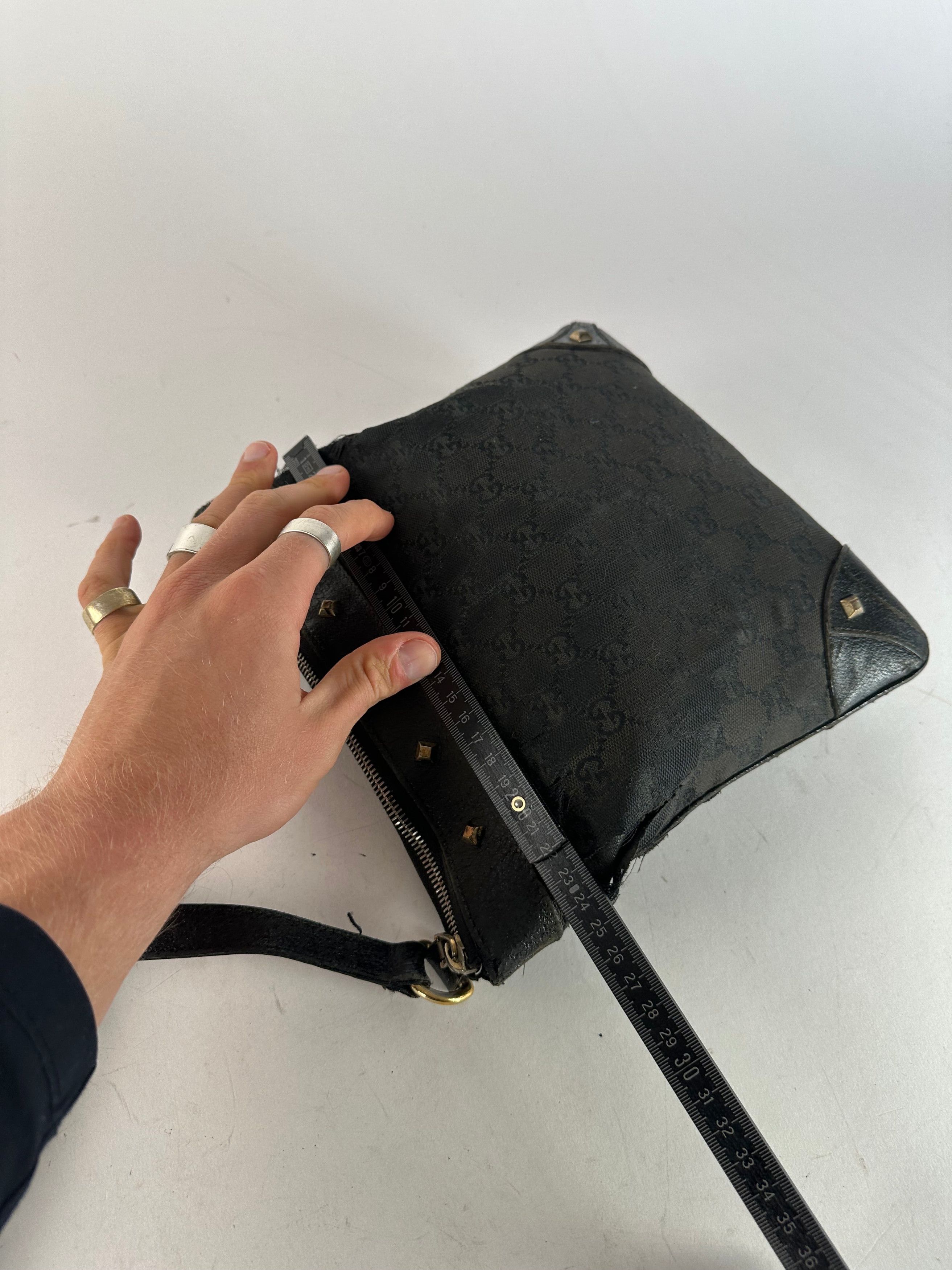 Gucci Vintage Studded Monogram Indy Shoulder / Crossbody Bag Black Size ONE SIZE - 11 Thumbnail