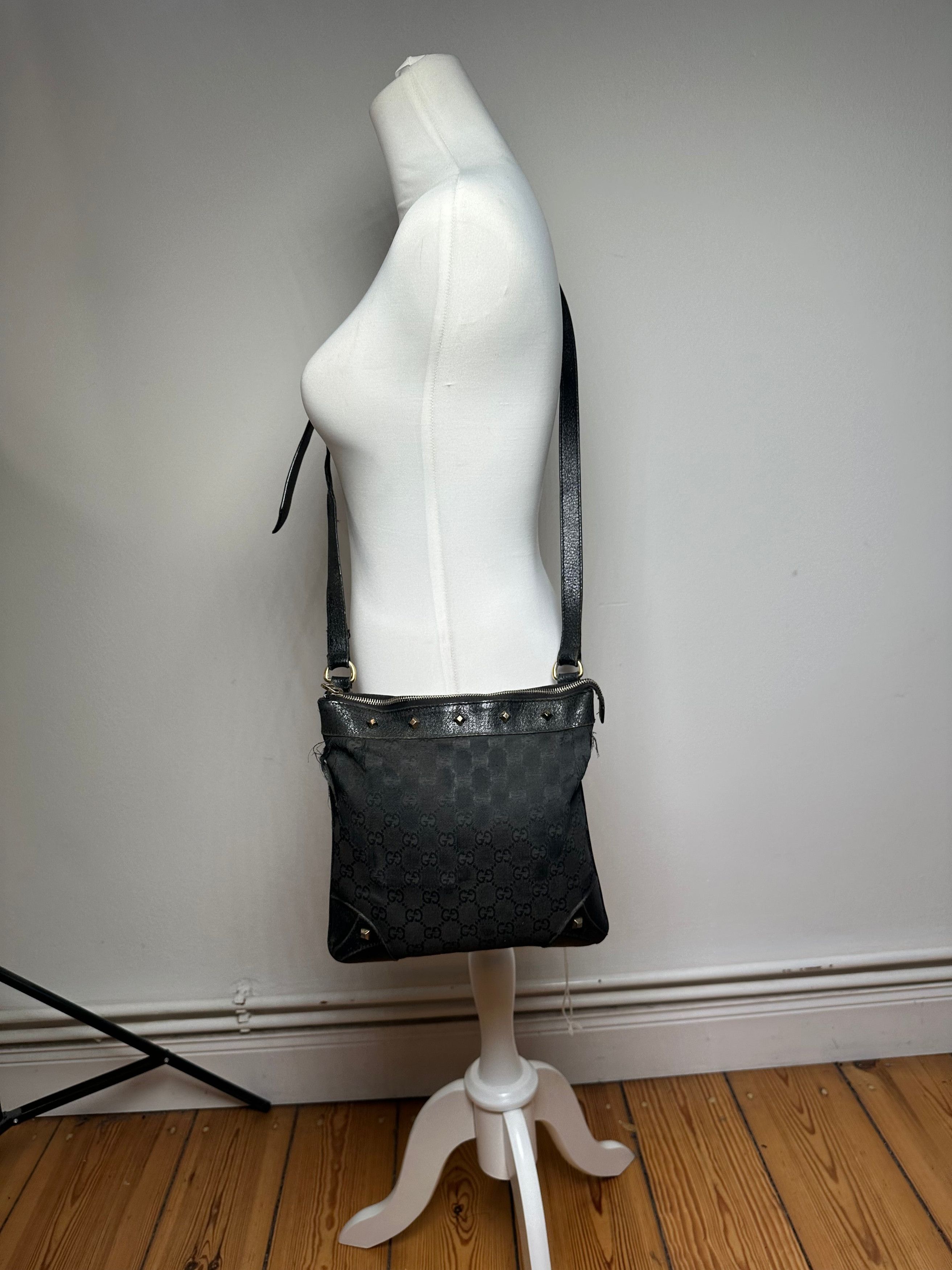 Gucci Vintage Studded Monogram Indy Shoulder / Crossbody Bag Black Size ONE SIZE - 14 Thumbnail