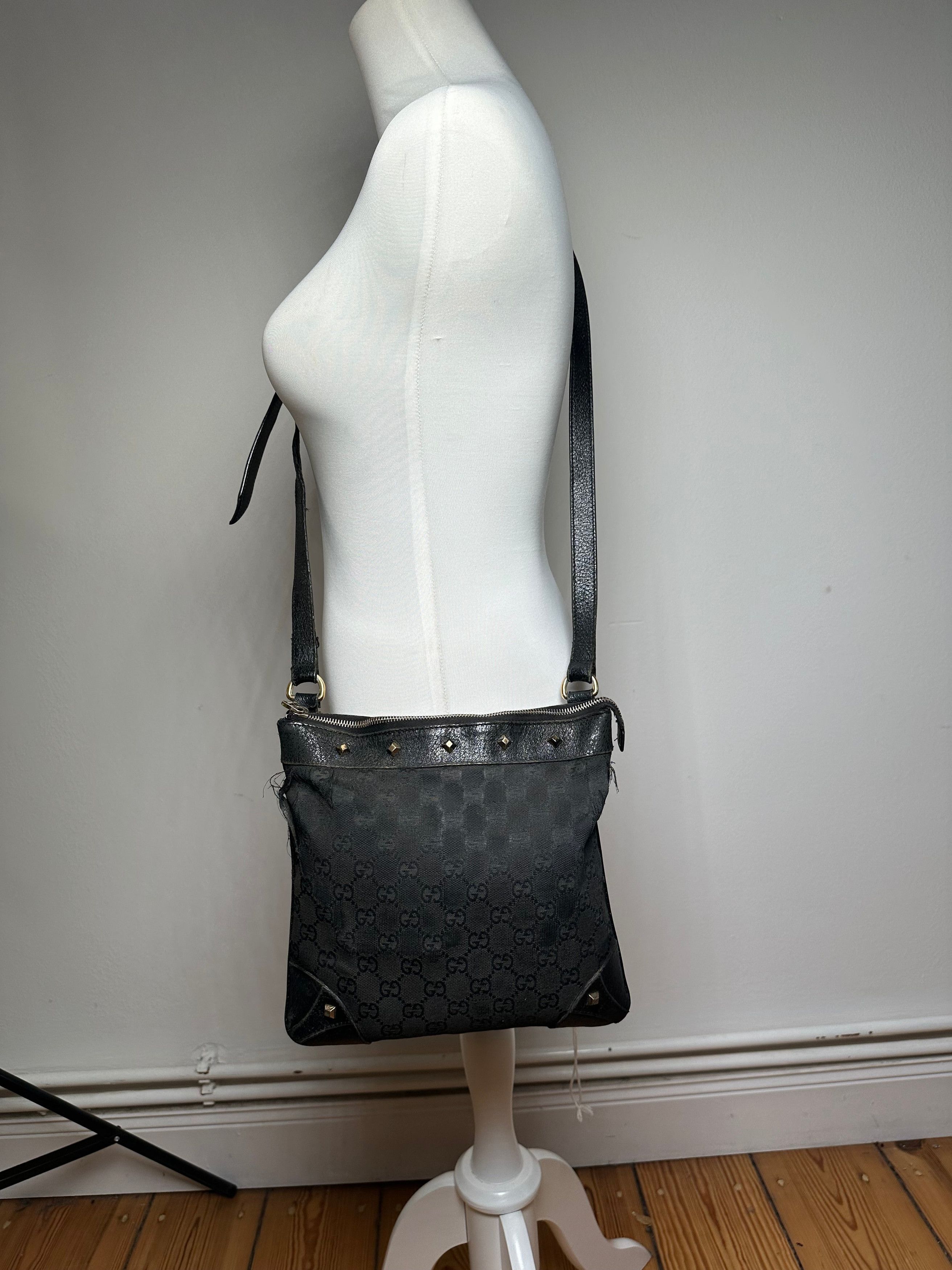 Gucci Vintage Studded Monogram Indy Shoulder / Crossbody Bag Black Size ONE SIZE - 4 Thumbnail
