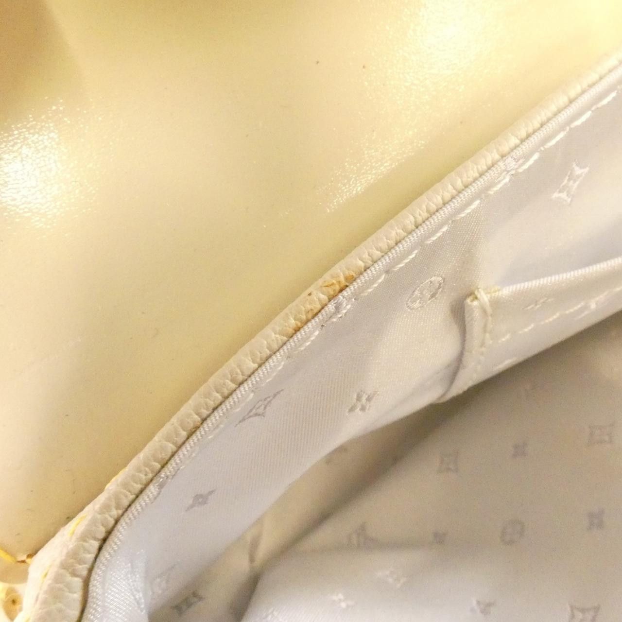 Louis Vuitton Louis Vuitton Louis Vuitton Suhali Precious Goatskin Shoulder Bag Leather Handbag M91774 DUTY FREE for USA Size ONE SIZE - 10 Thumbnail