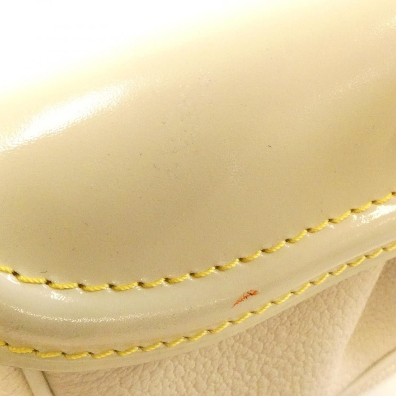 Louis Vuitton Louis Vuitton Louis Vuitton Suhali Precious Goatskin Shoulder Bag Leather Handbag M91774 DUTY FREE for USA Size ONE SIZE - 4 Thumbnail