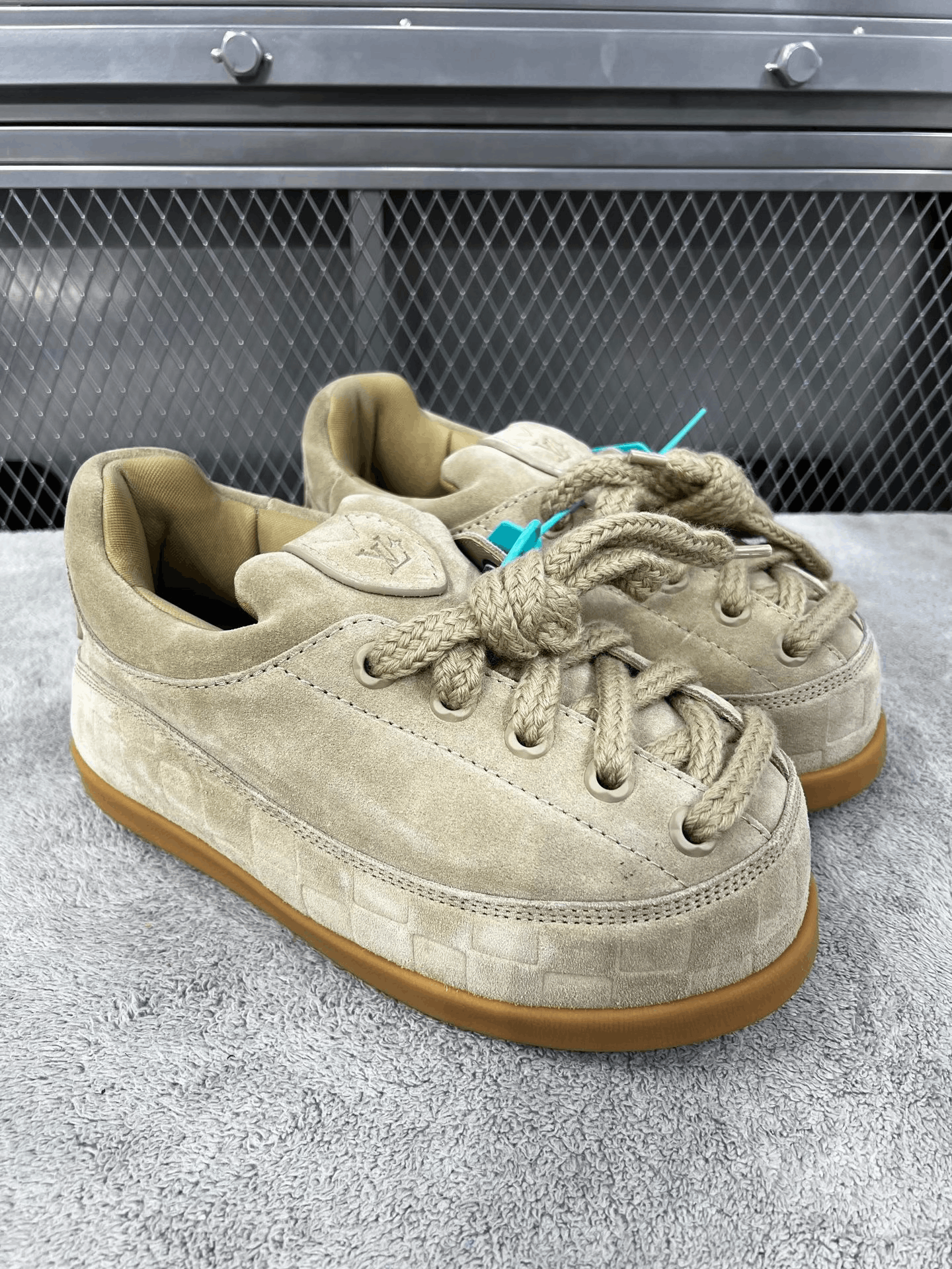 Louis Vuitton Louis Vuitton Collab Beige Lowtop Sneakers 25 Men Size US 10 / EU 43 - 3 Thumbnail