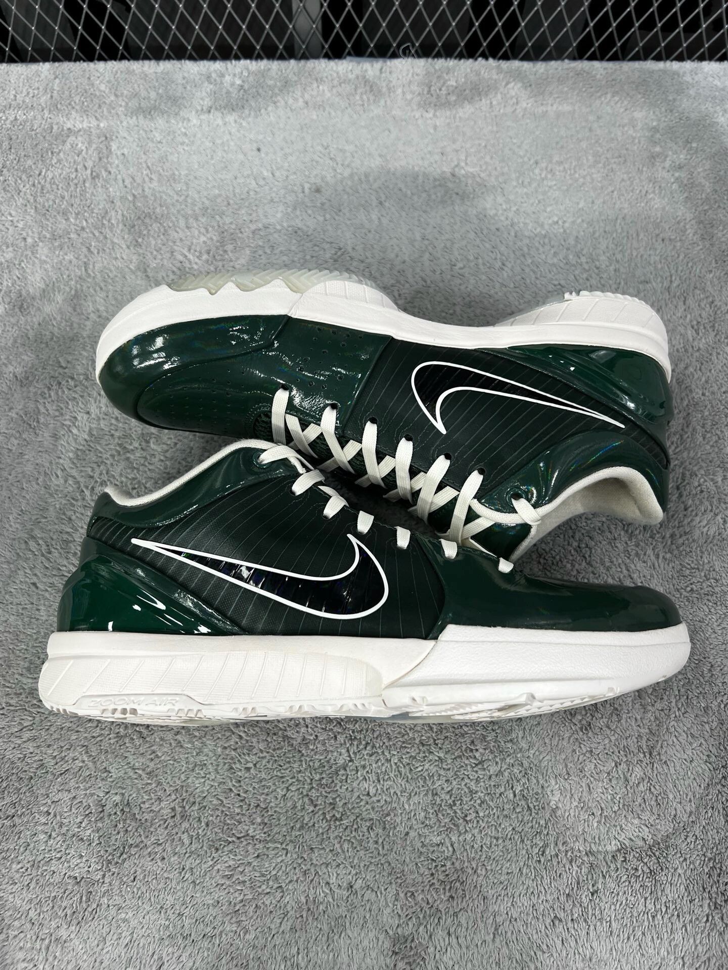 Undefeated Undefeated KOBE 4 Green Lowtop Sneakers 41 Men Size US 8.5 / EU 41-42 - 4 Thumbnail