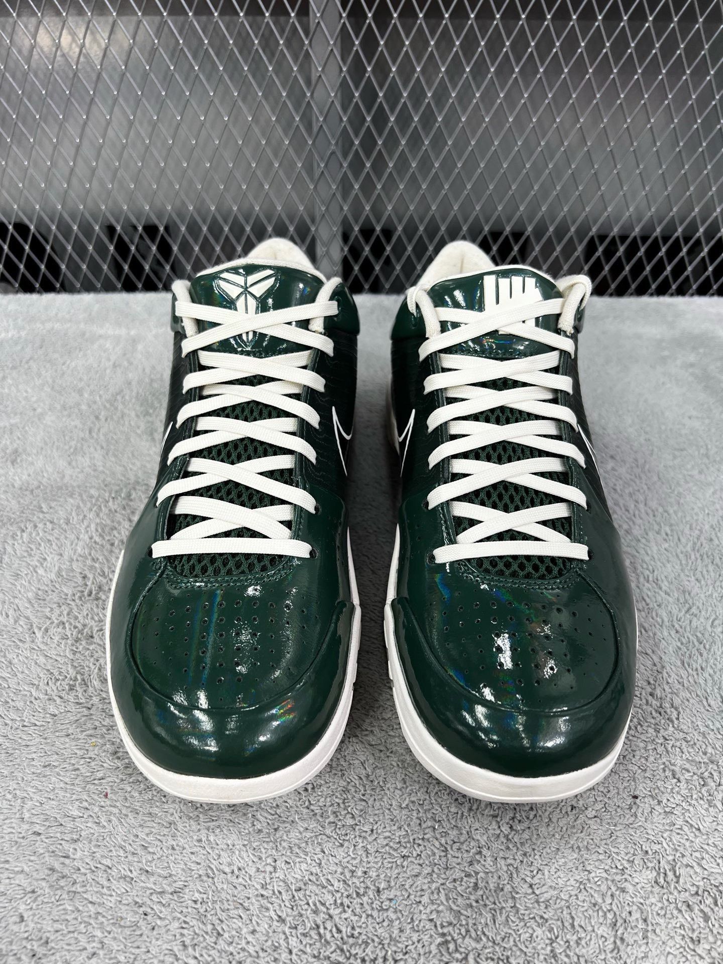 Undefeated Undefeated KOBE 4 Green Lowtop Sneakers 41 Men Size US 8.5 / EU 41-42 - 2 Thumbnail