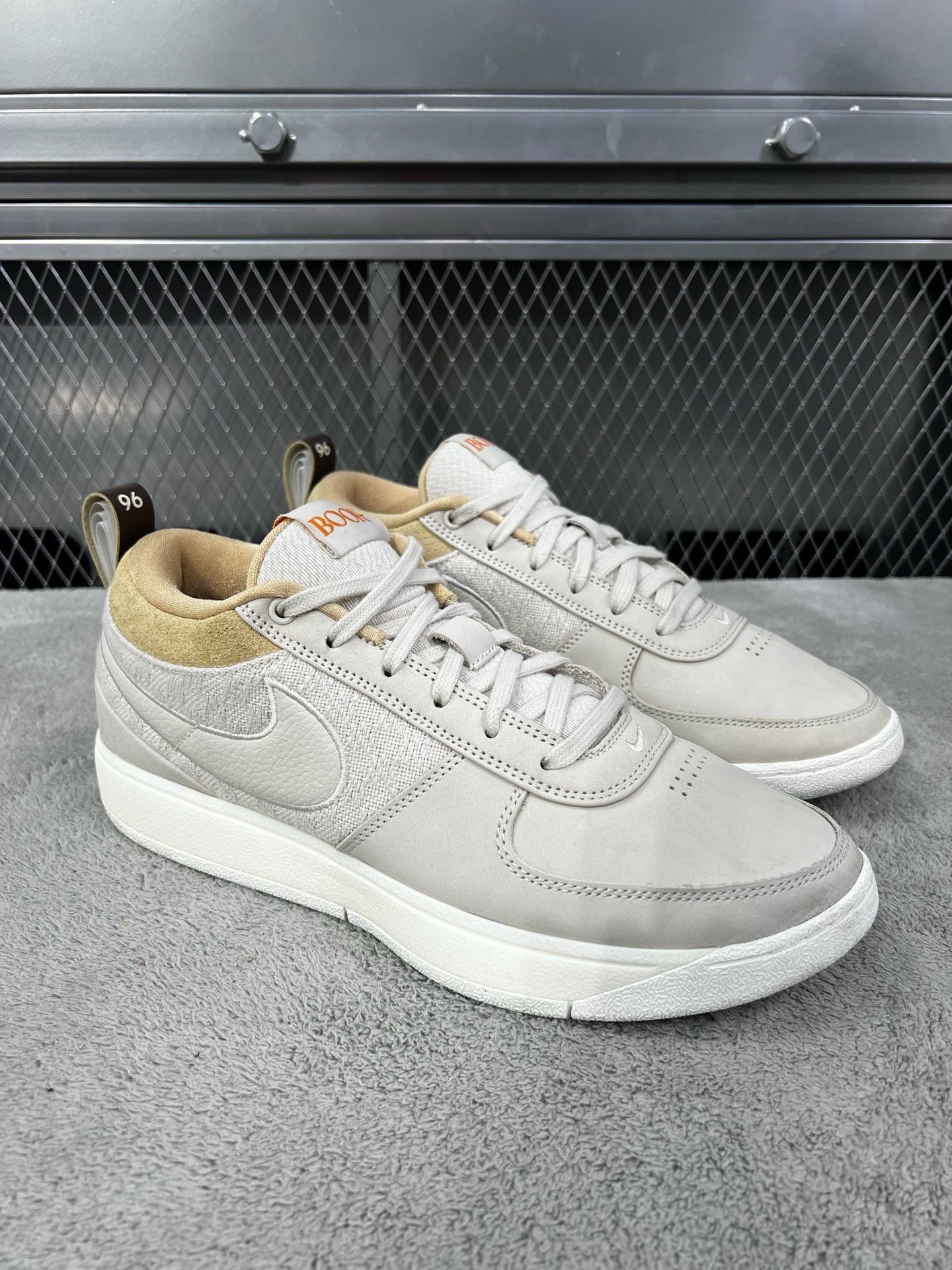 Nike Nike White Lowtop Sneakers 44.5 Men Size US 11 / EU 44 - 3 Thumbnail