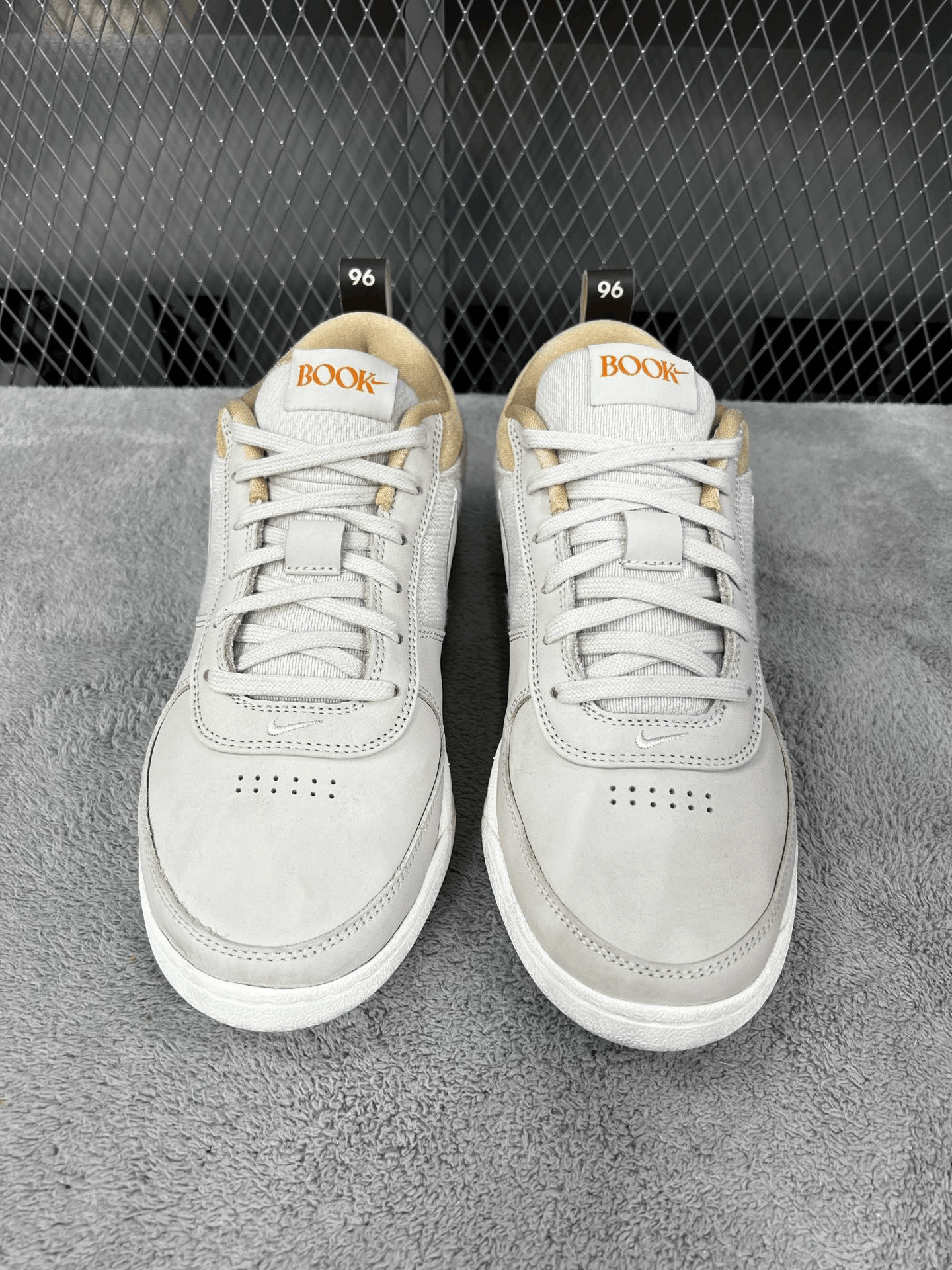 Nike Nike White Lowtop Sneakers 44.5 Men Size US 11 / EU 44 - 2 Thumbnail