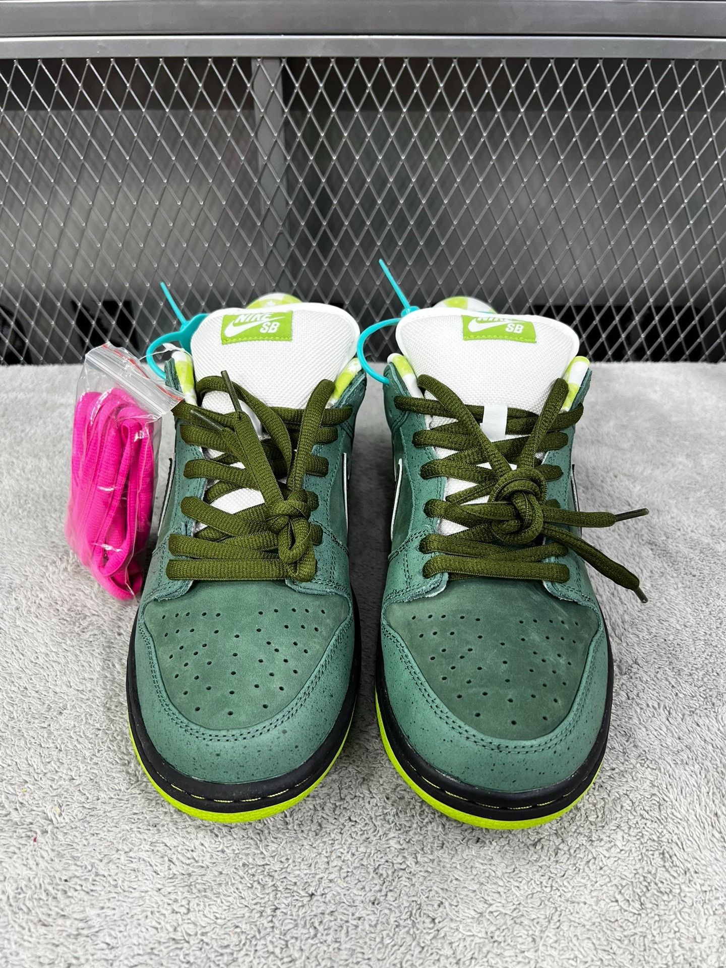 Nike Nike DUNK Green Lowtop Sneakers 44 Men Size US 10.5 / EU 43-44 - 2 Thumbnail