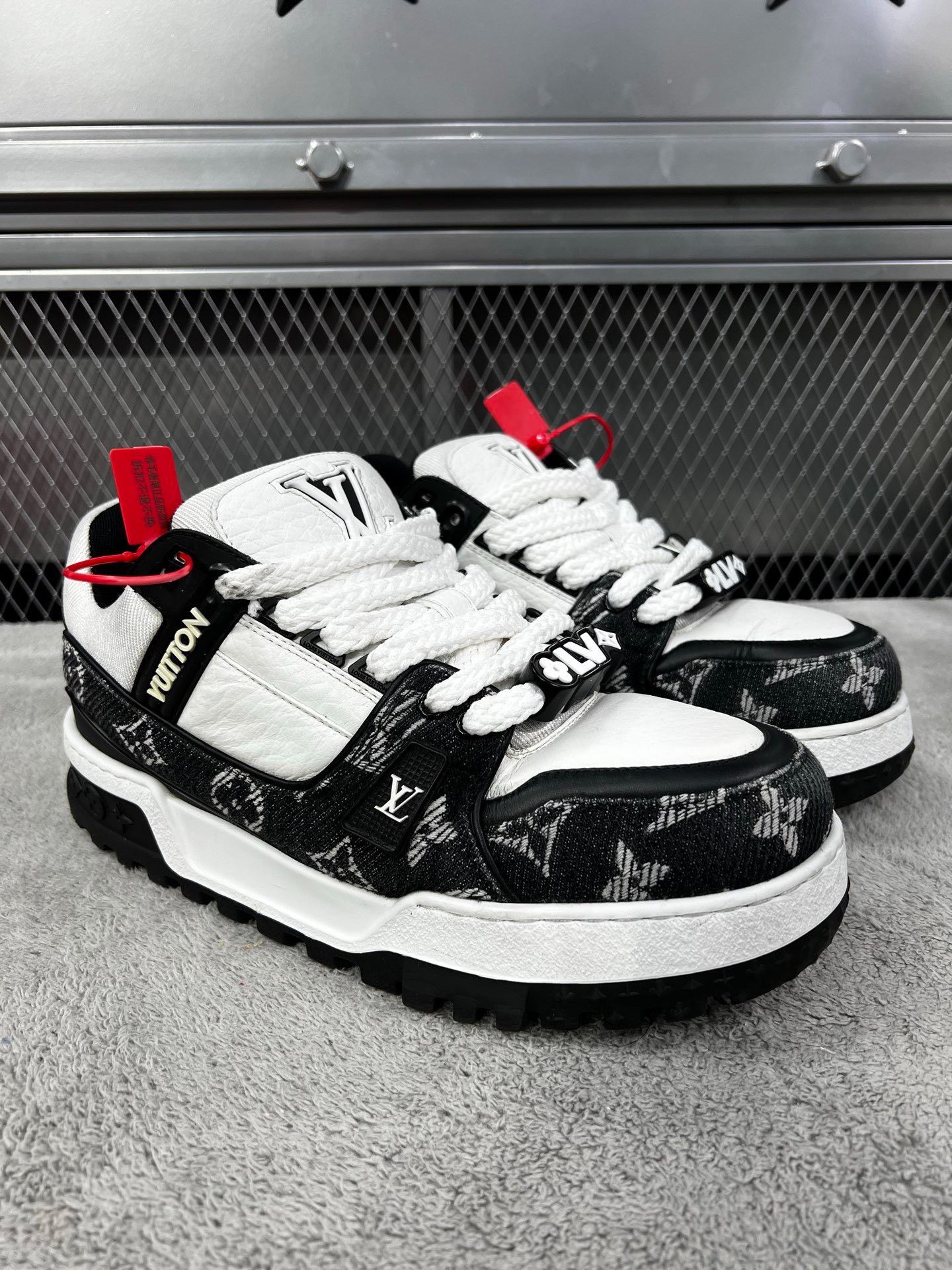 Louis Vuitton Louis Vuitton Training Black Lowtop Sneakers 41 Men Size US 8.5 / EU 41-42 - 3 Thumbnail