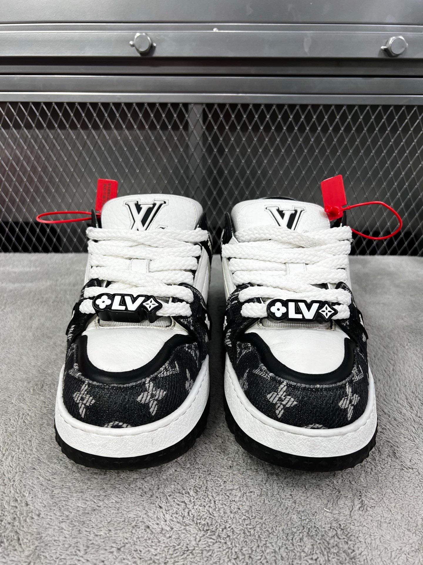 Louis Vuitton Louis Vuitton Training Black Lowtop Sneakers 41 Men Size US 8.5 / EU 41-42 - 2 Thumbnail