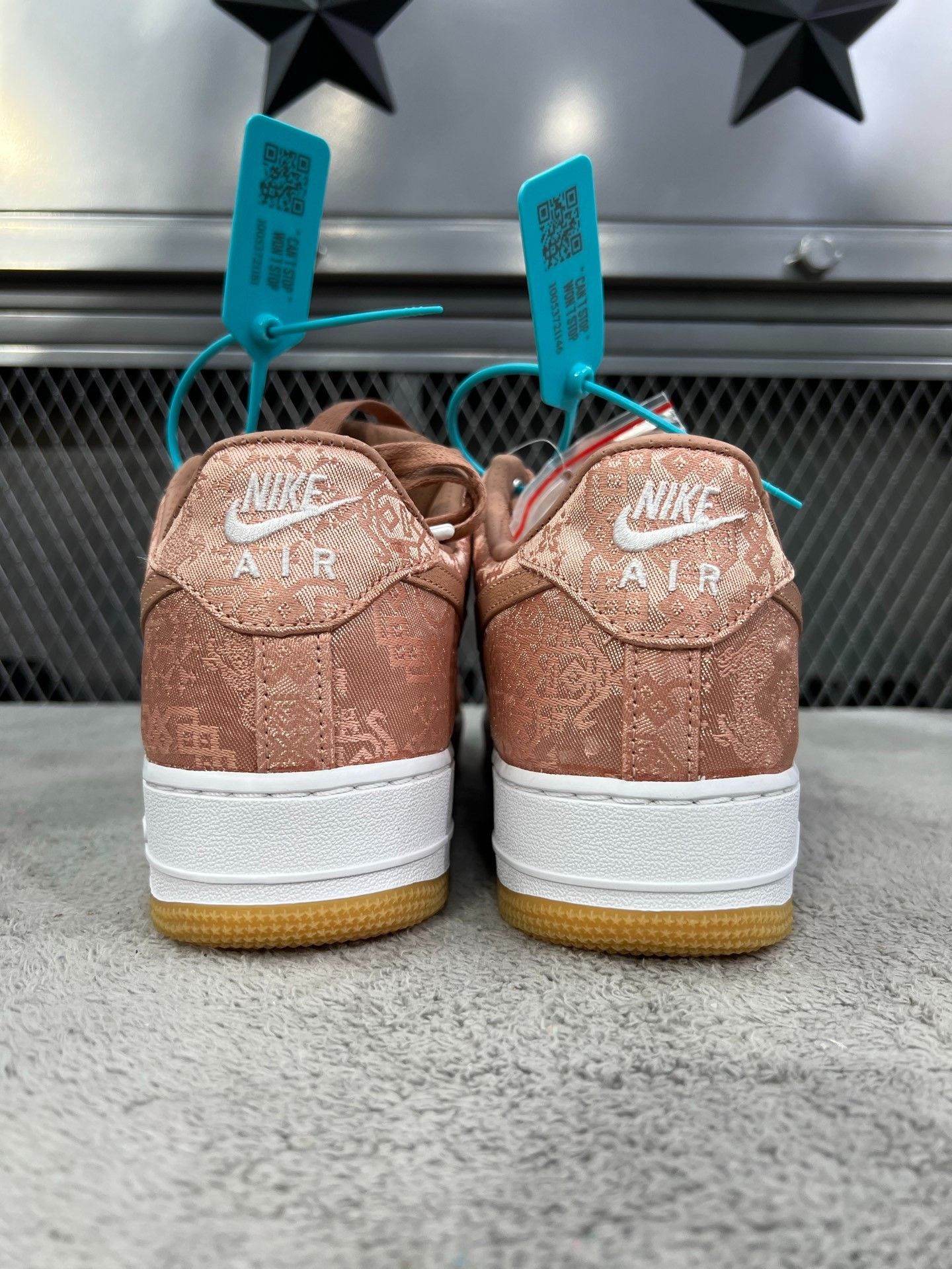 Nike Nike Gold Lowtop Sneakers 40 Men Size US 7.5 / EU 40-41 - 6 Thumbnail