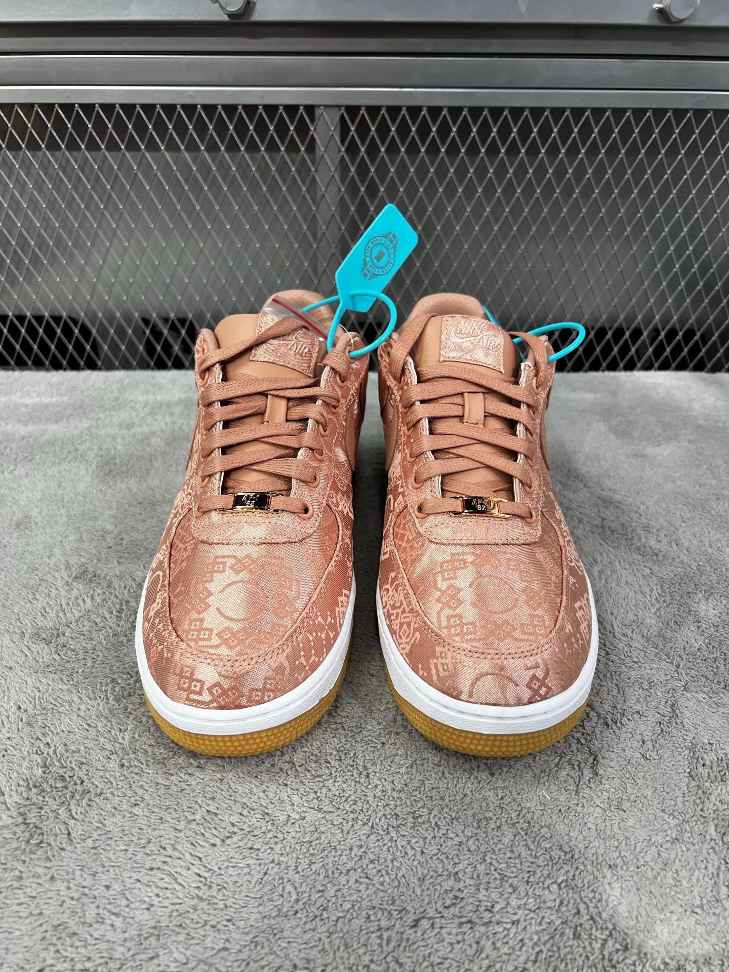 Nike Nike Gold Lowtop Sneakers 40 Men Size US 7.5 / EU 40-41 - 2 Thumbnail