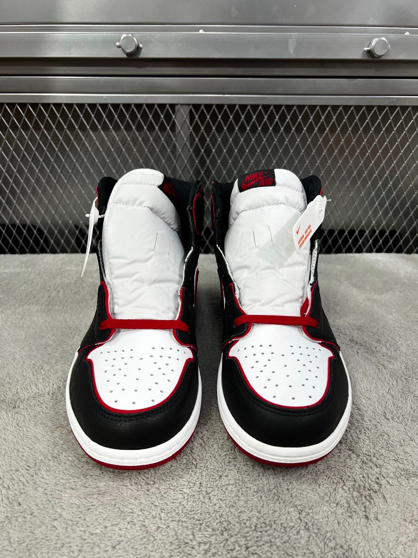 Nike Nike Retro Red Lowtop Sneakers 44 Men Size US 10.5 / EU 43-44 - 2 Thumbnail