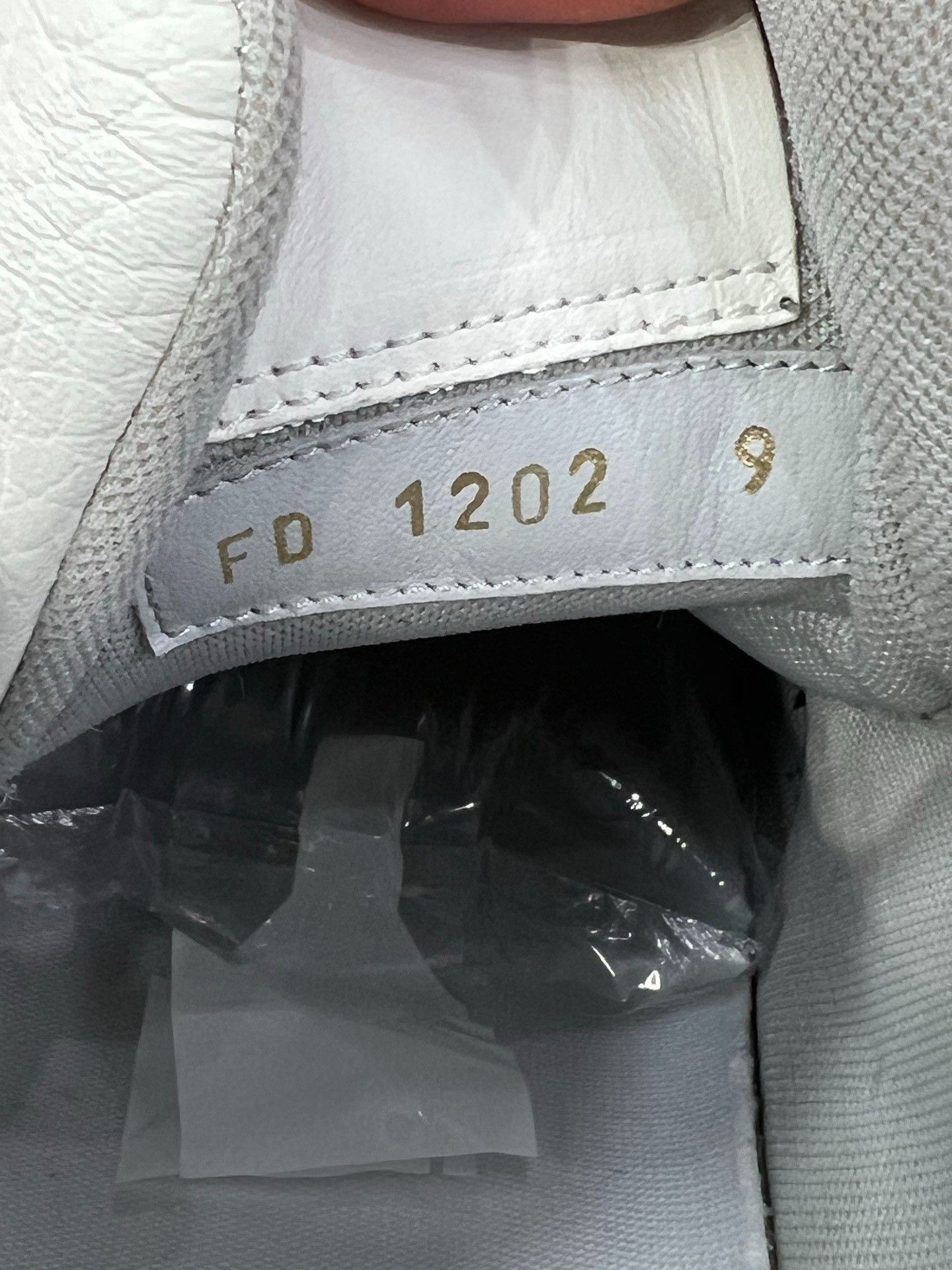 Louis Vuitton Louis Vuitton Training White Lowtop Sneakers 43 Men Size US 10 / EU 43 - 8 Thumbnail