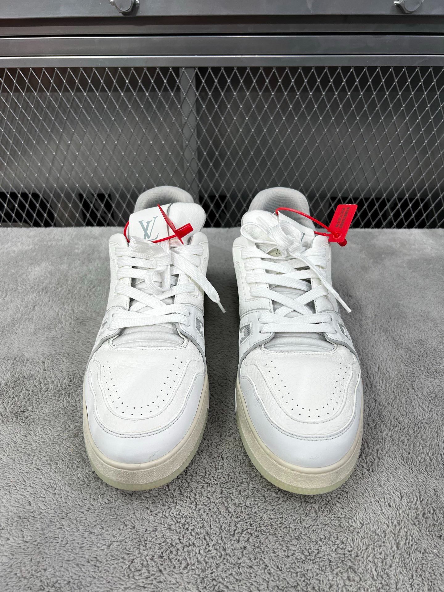 Louis Vuitton Louis Vuitton Training White Lowtop Sneakers 43 Men Size US 10 / EU 43 - 2 Thumbnail