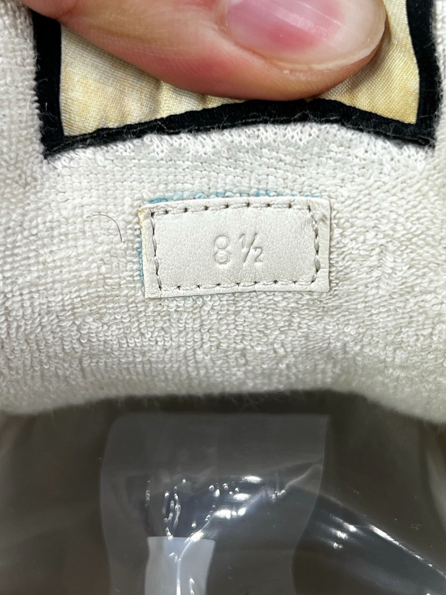 Gucci Gucci Beige Lowtop Sneakers 42 Men Size US 9 / EU 42 - 8 Thumbnail