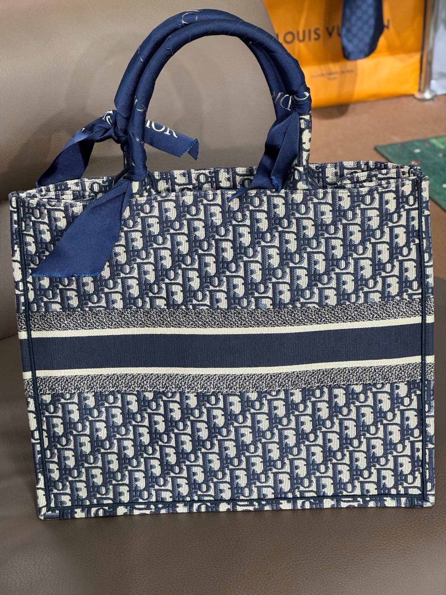 Dior Dior Canvas Embroidered Blue Shoulder Bag 43 Women Size ONE SIZE - 2 Thumbnail