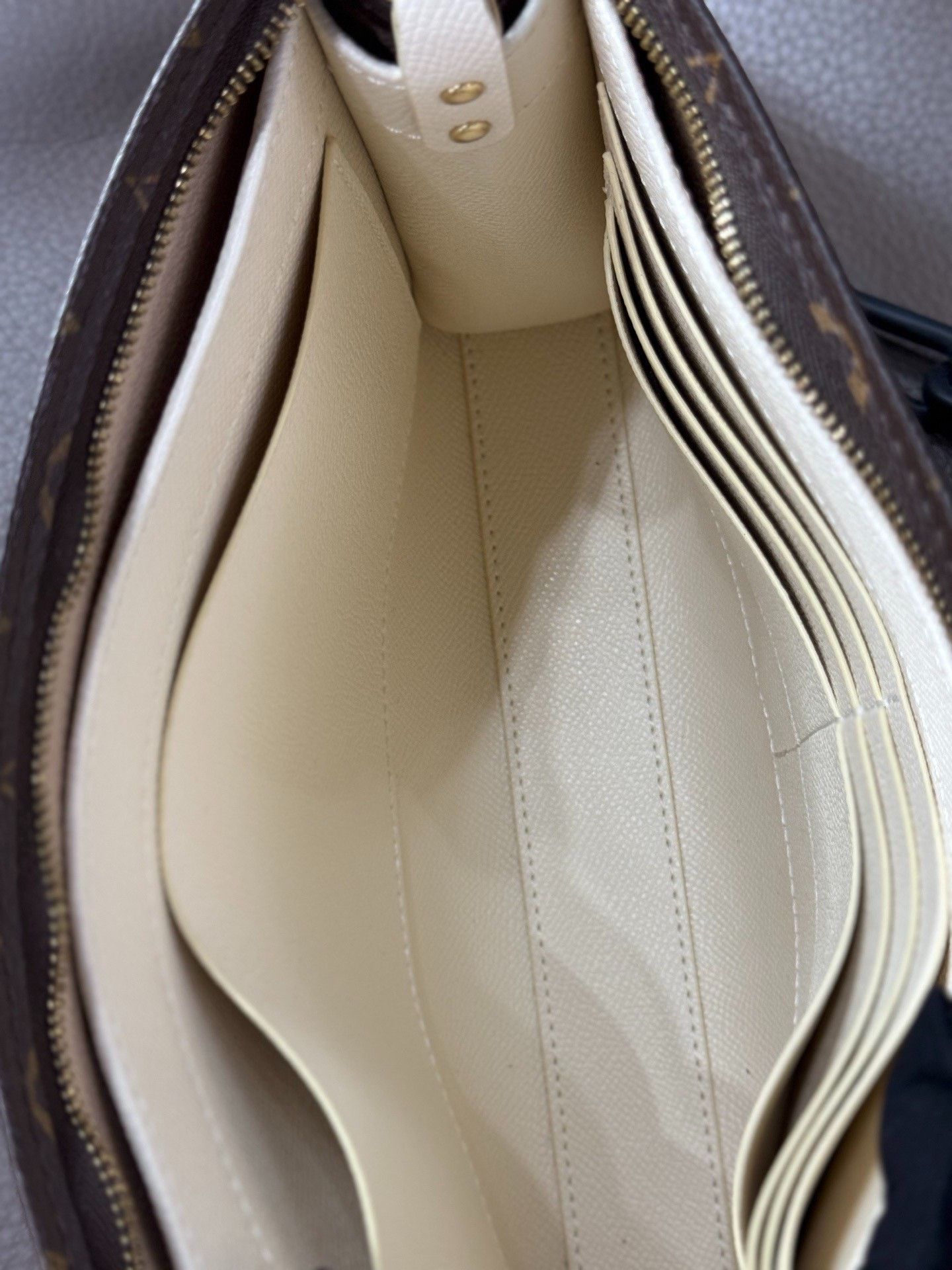 Louis Vuitton Louis Vuitton Bag L Men Size ONE SIZE - 9 Thumbnail