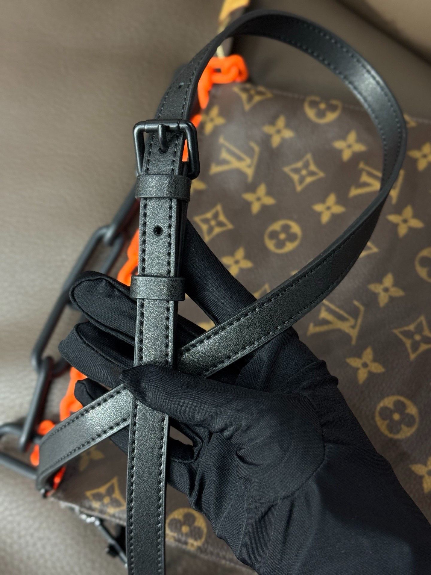 Louis Vuitton Louis Vuitton Bag L Men Size ONE SIZE - 6 Thumbnail