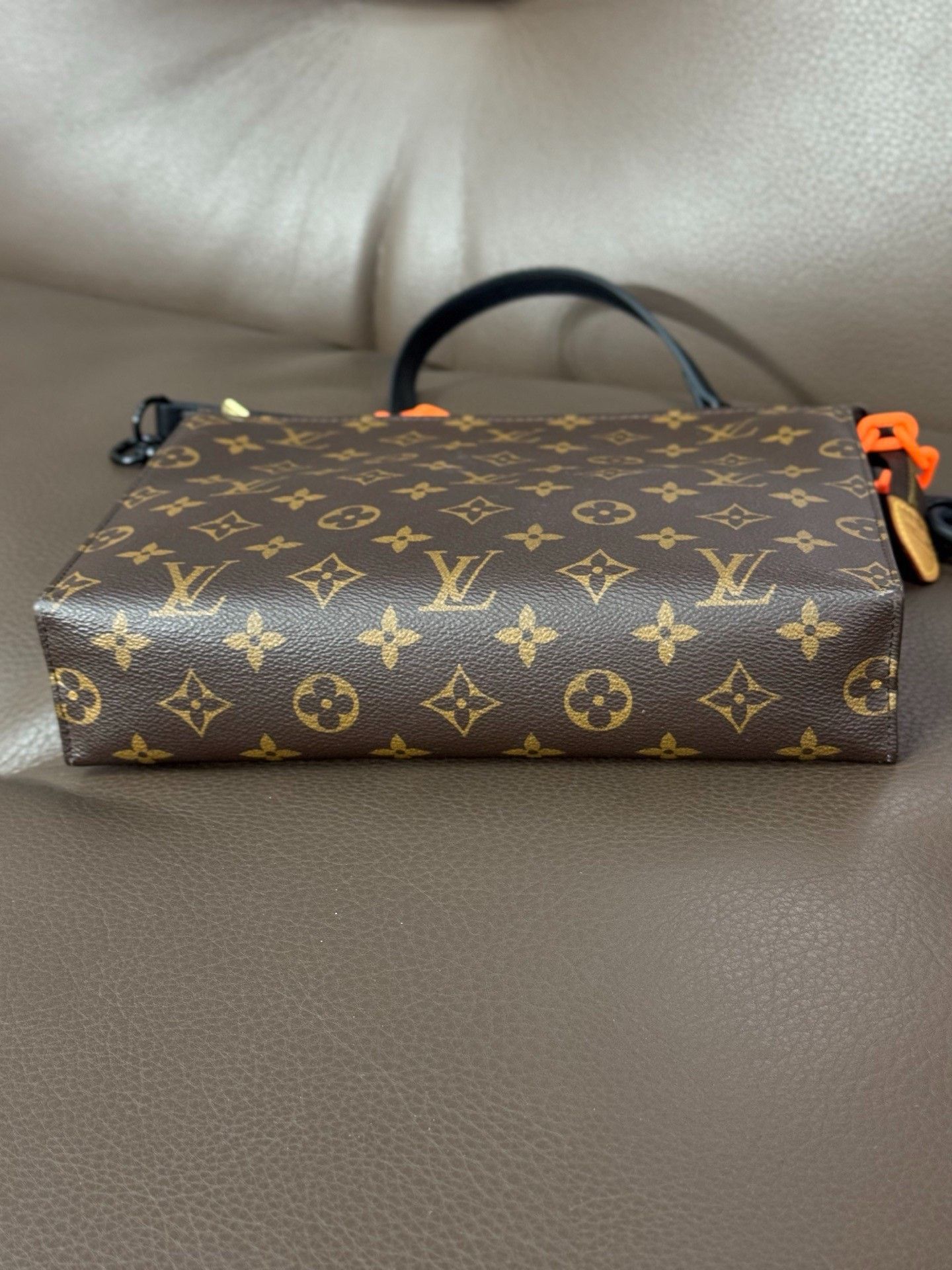 Louis Vuitton Louis Vuitton Bag L Men Size ONE SIZE - 5 Thumbnail