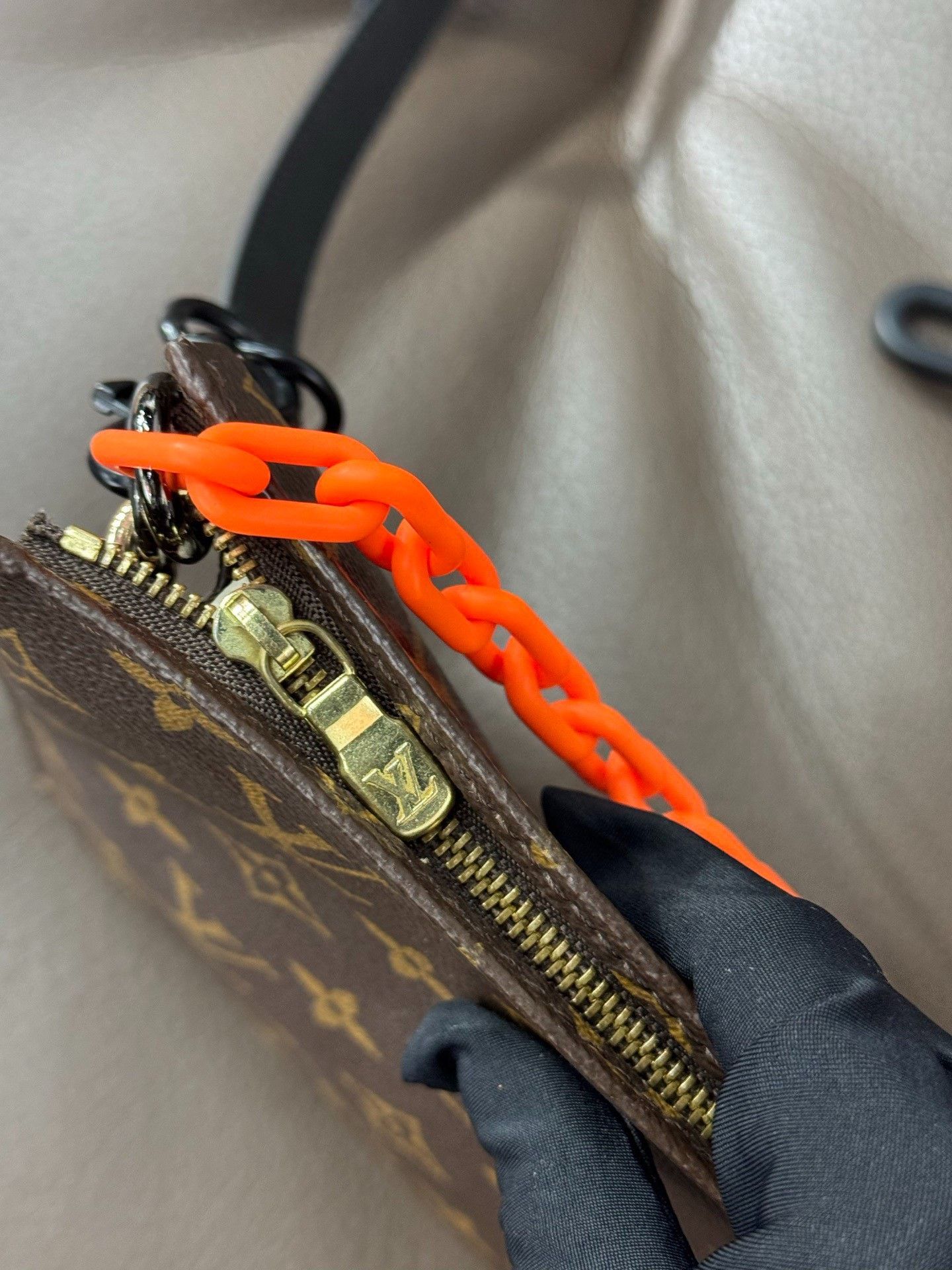 Louis Vuitton Louis Vuitton Bag L Men Size ONE SIZE - 7 Thumbnail