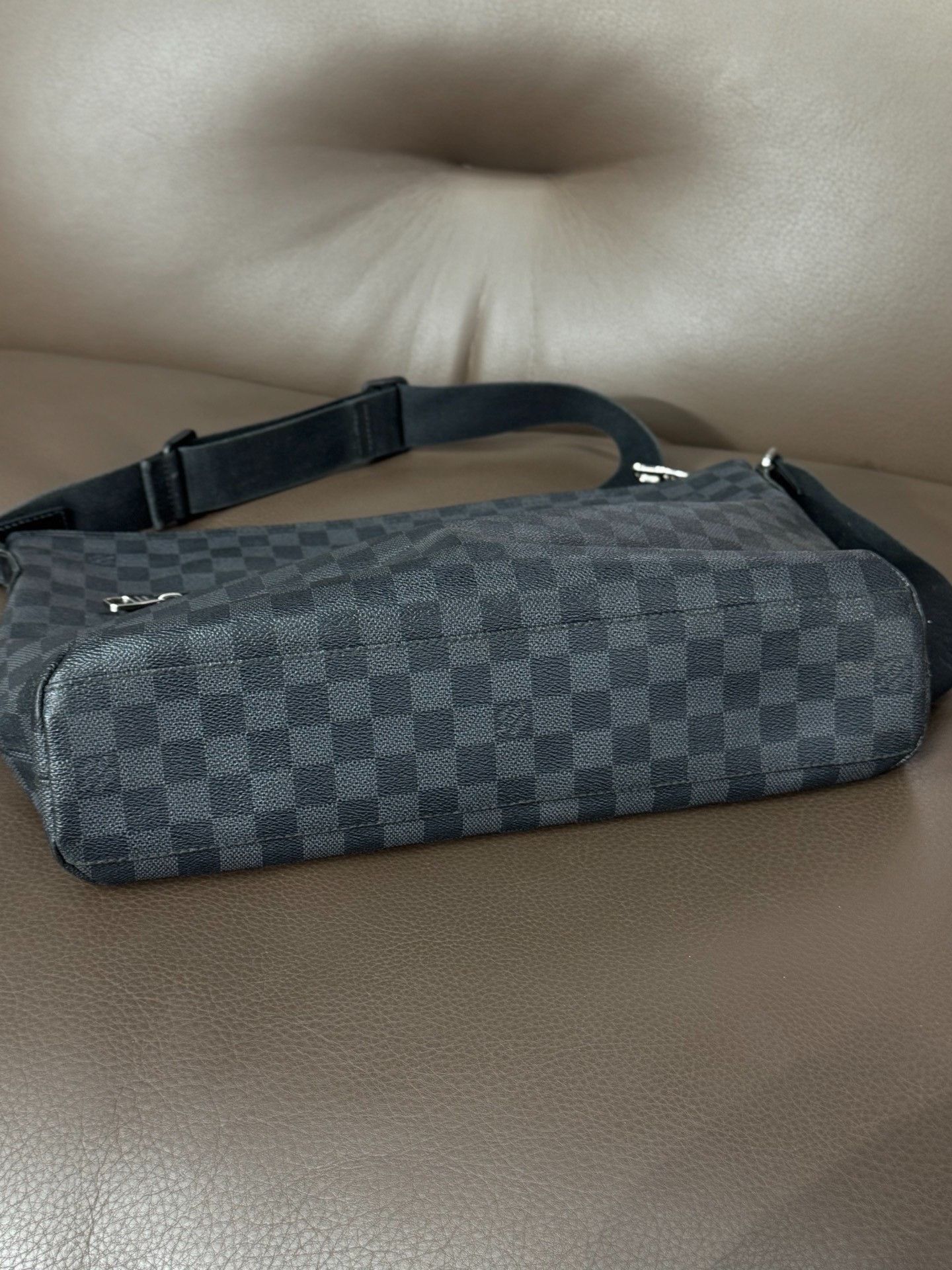 Louis Vuitton Louis Vuitton Checkered Black Bag 36 Men Size ONE SIZE - 3 Thumbnail
