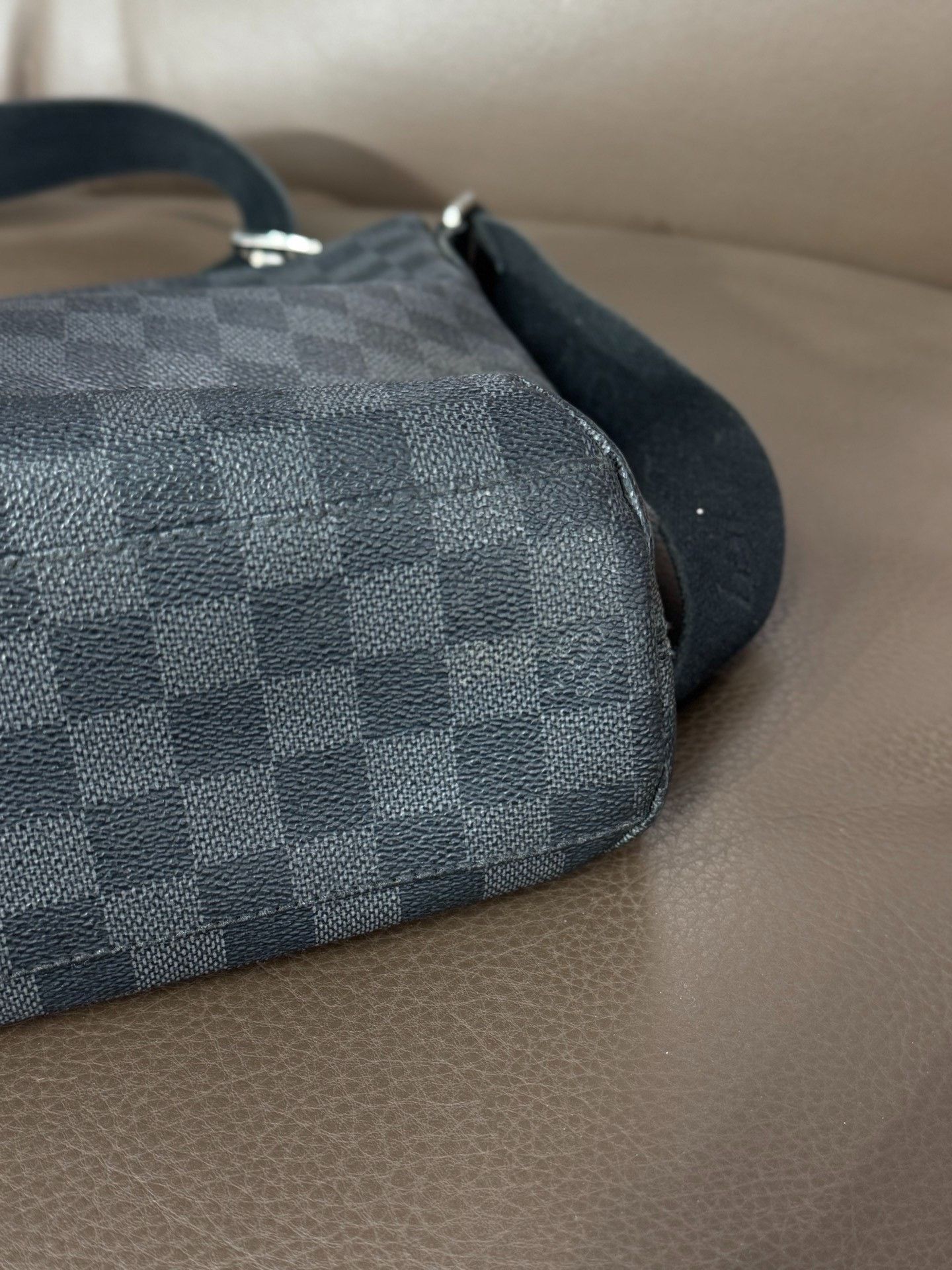 Louis Vuitton Louis Vuitton Checkered Black Bag 36 Men Size ONE SIZE - 4 Thumbnail