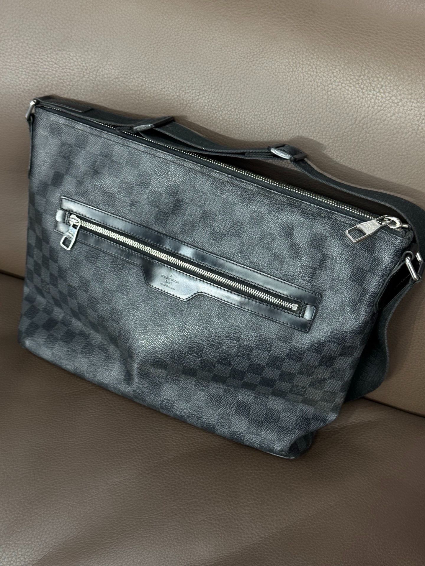 Louis Vuitton Louis Vuitton Checkered Black Bag 36 Men Size ONE SIZE - 2 Thumbnail