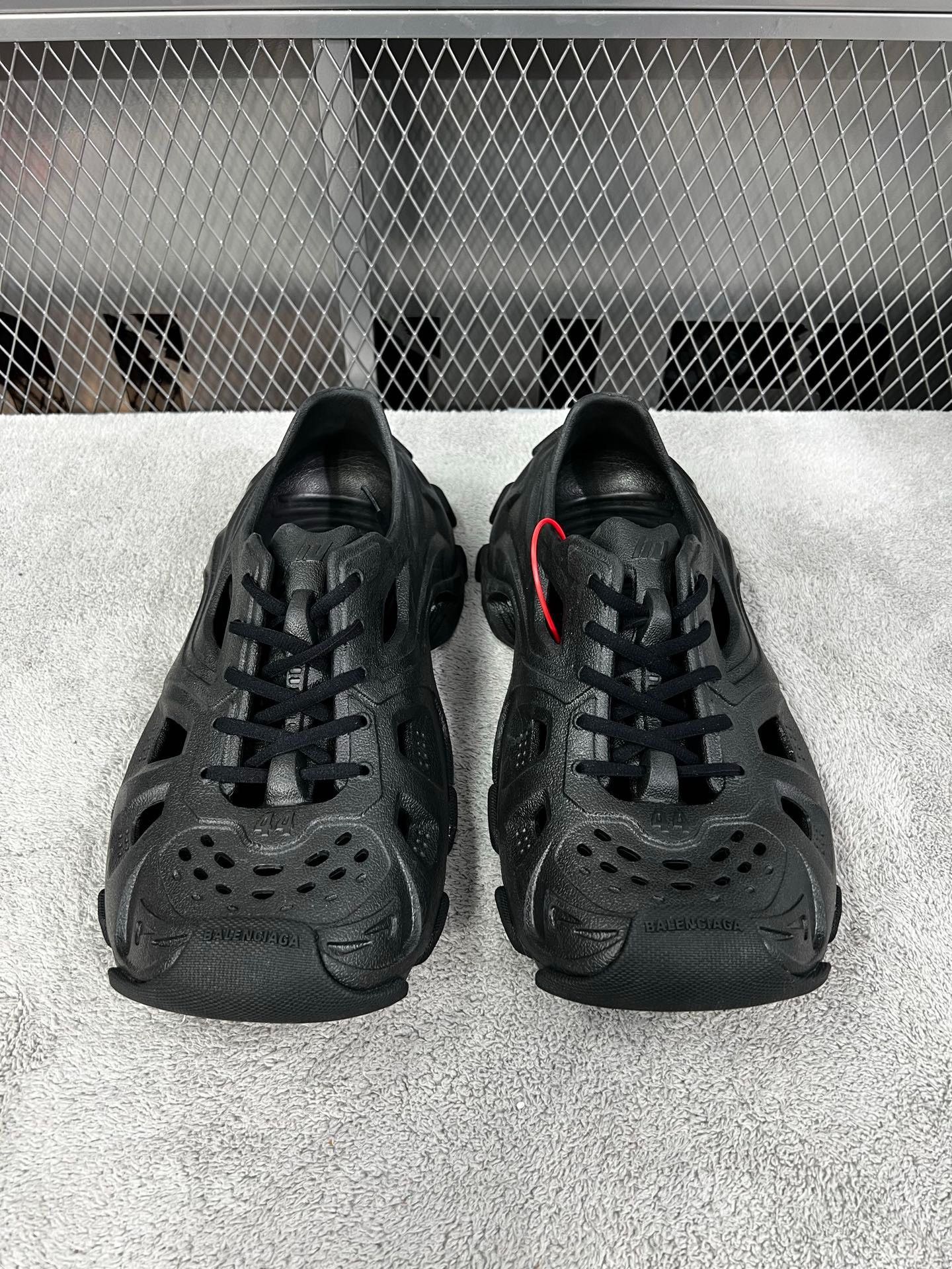 Balenciaga Balenciaga Black Lowtop Sneakers 44 Men Size US 10.5 / EU 43-44 - 2 Thumbnail
