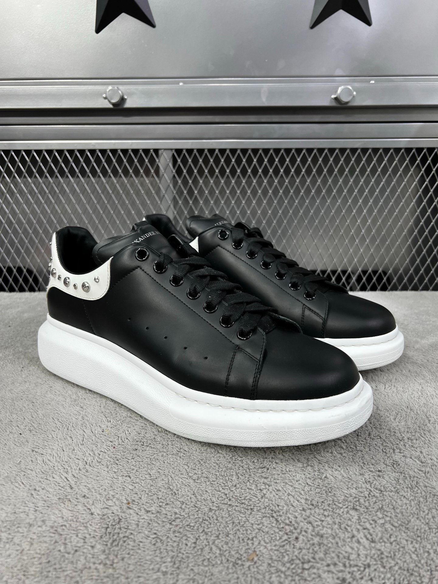 Alexander McQueen Alexander McQueen Black Lowtop Sneakers 45.5 Men Size US 12 / EU 45 - 3 Thumbnail