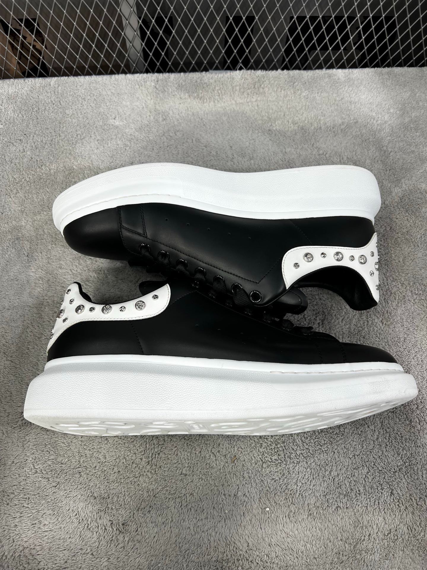 Alexander McQueen Alexander McQueen Black Lowtop Sneakers 45.5 Men Size US 12 / EU 45 - 4 Thumbnail