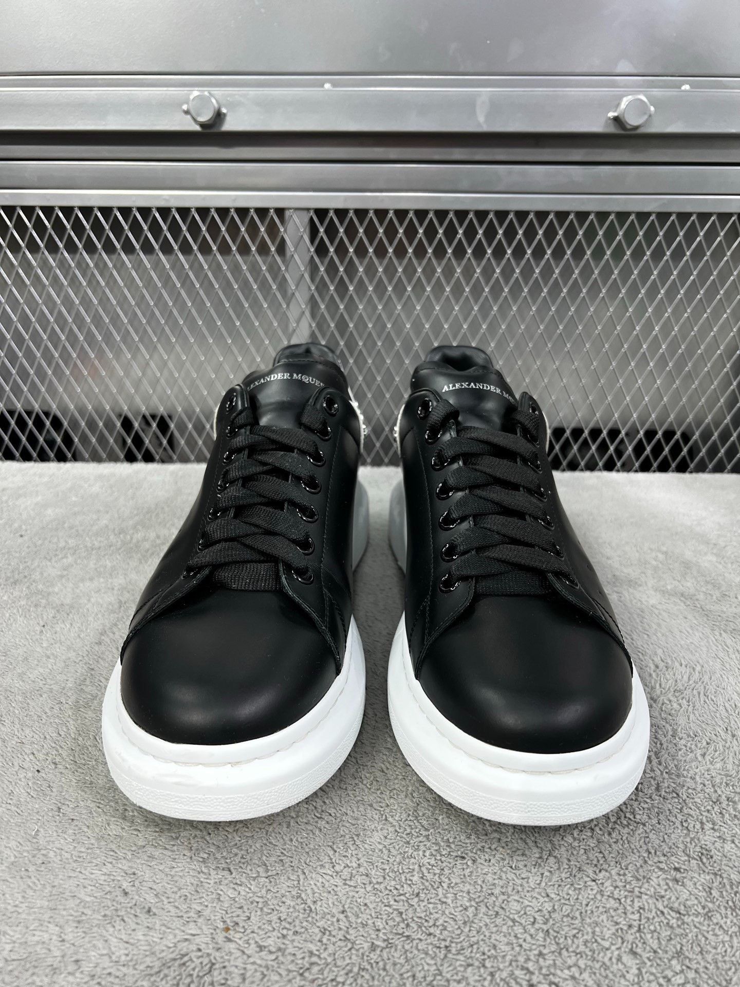 Alexander McQueen Alexander McQueen Black Lowtop Sneakers 45.5 Men Size US 12 / EU 45 - 2 Thumbnail