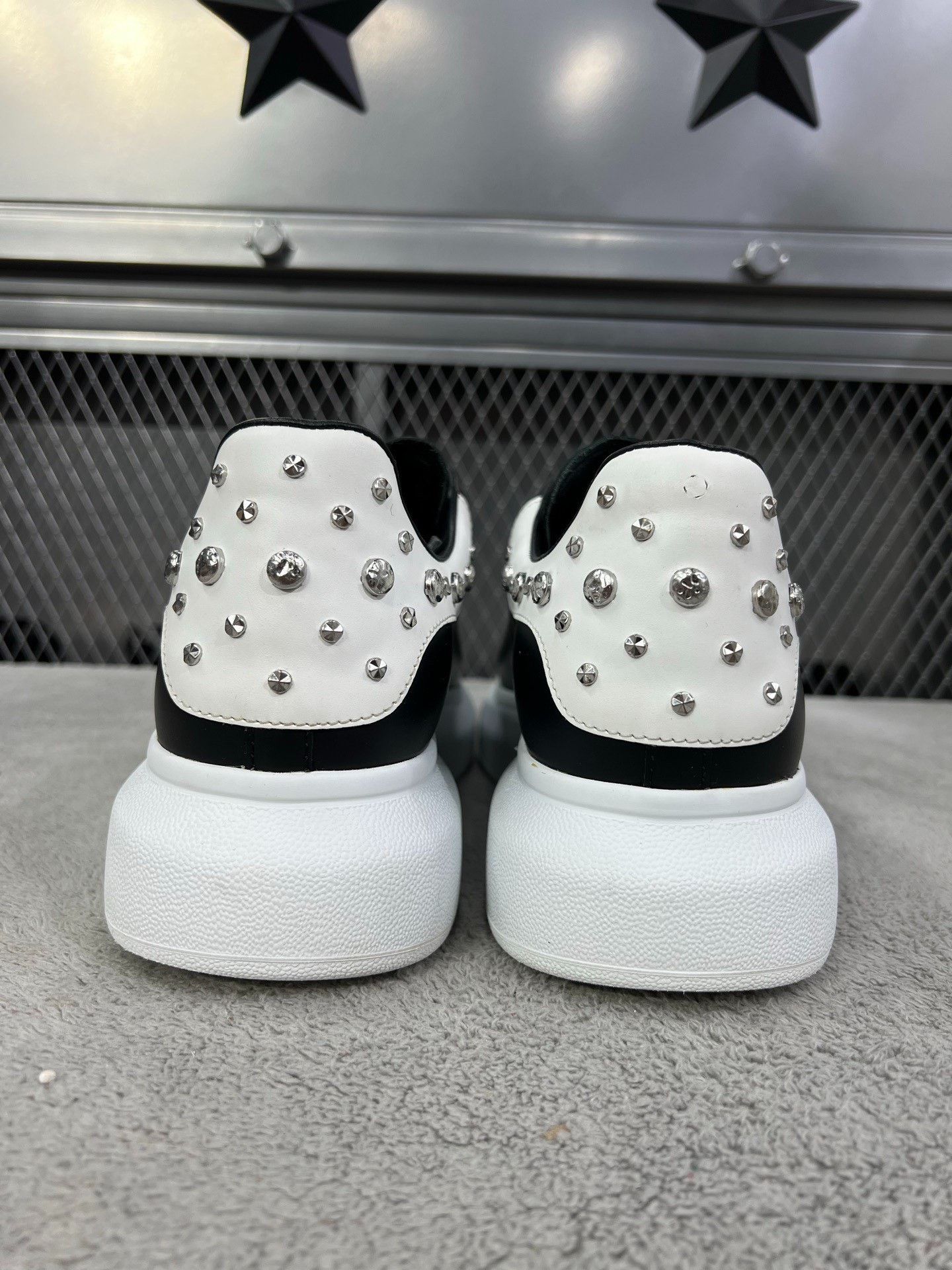 Alexander McQueen Alexander McQueen Black Lowtop Sneakers 45.5 Men Size US 12 / EU 45 - 7 Thumbnail