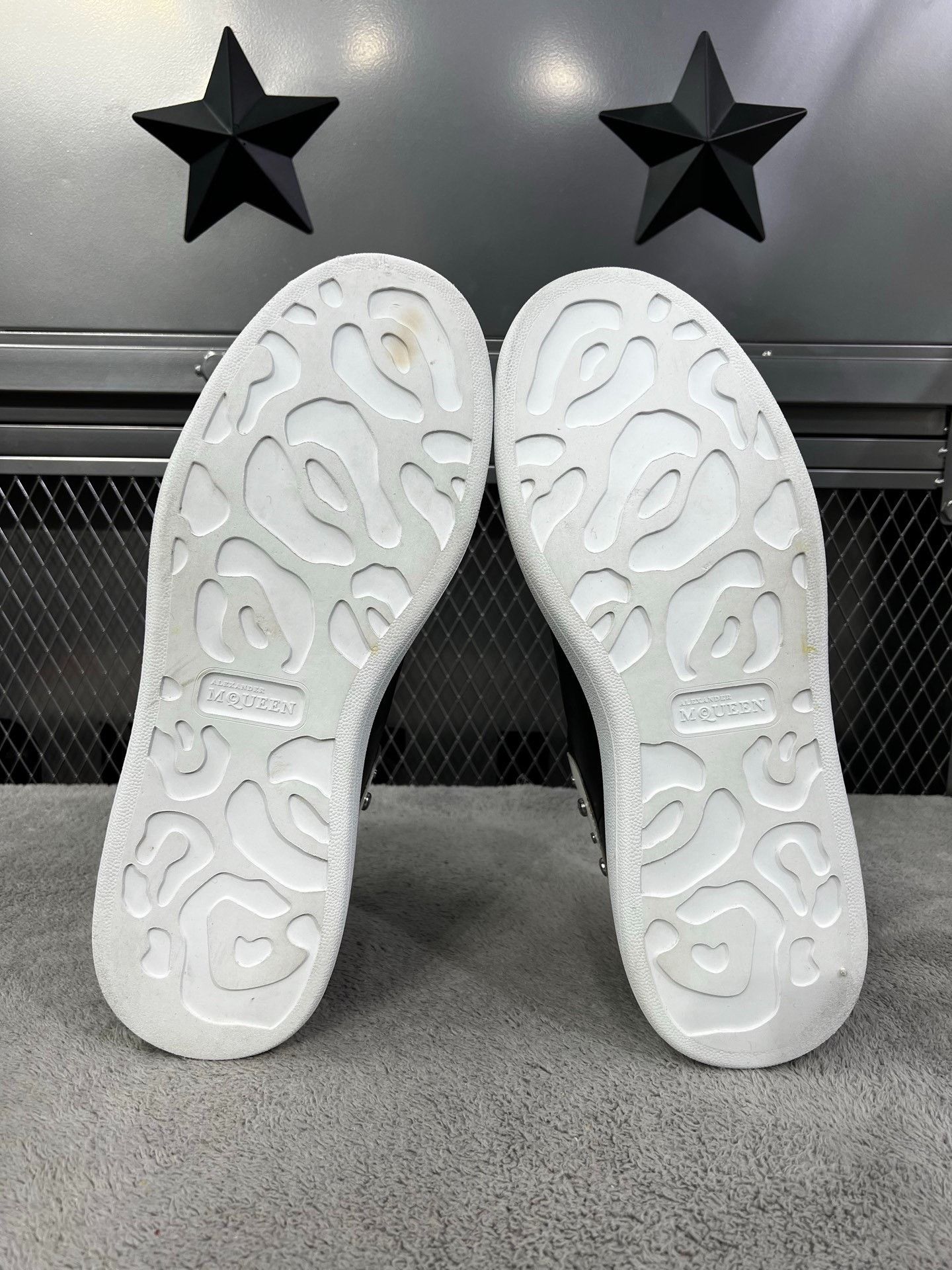 Alexander McQueen Alexander McQueen Black Lowtop Sneakers 45.5 Men Size US 12 / EU 45 - 5 Thumbnail