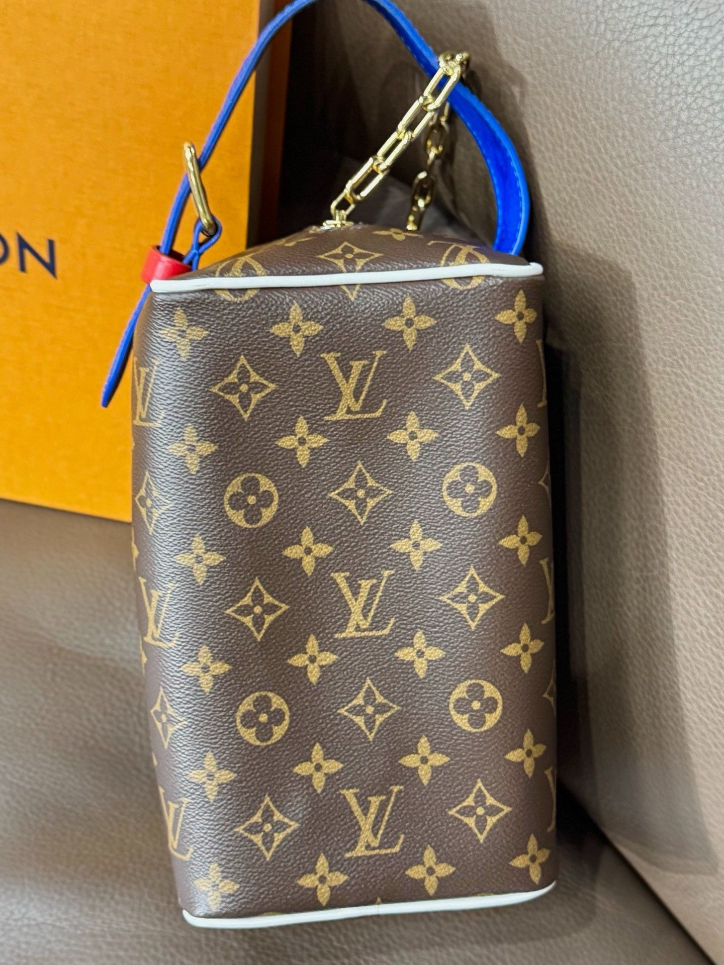Louis Vuitton Louis Vuitton Collab Brown Bag M Men Size ONE SIZE - 3 Thumbnail