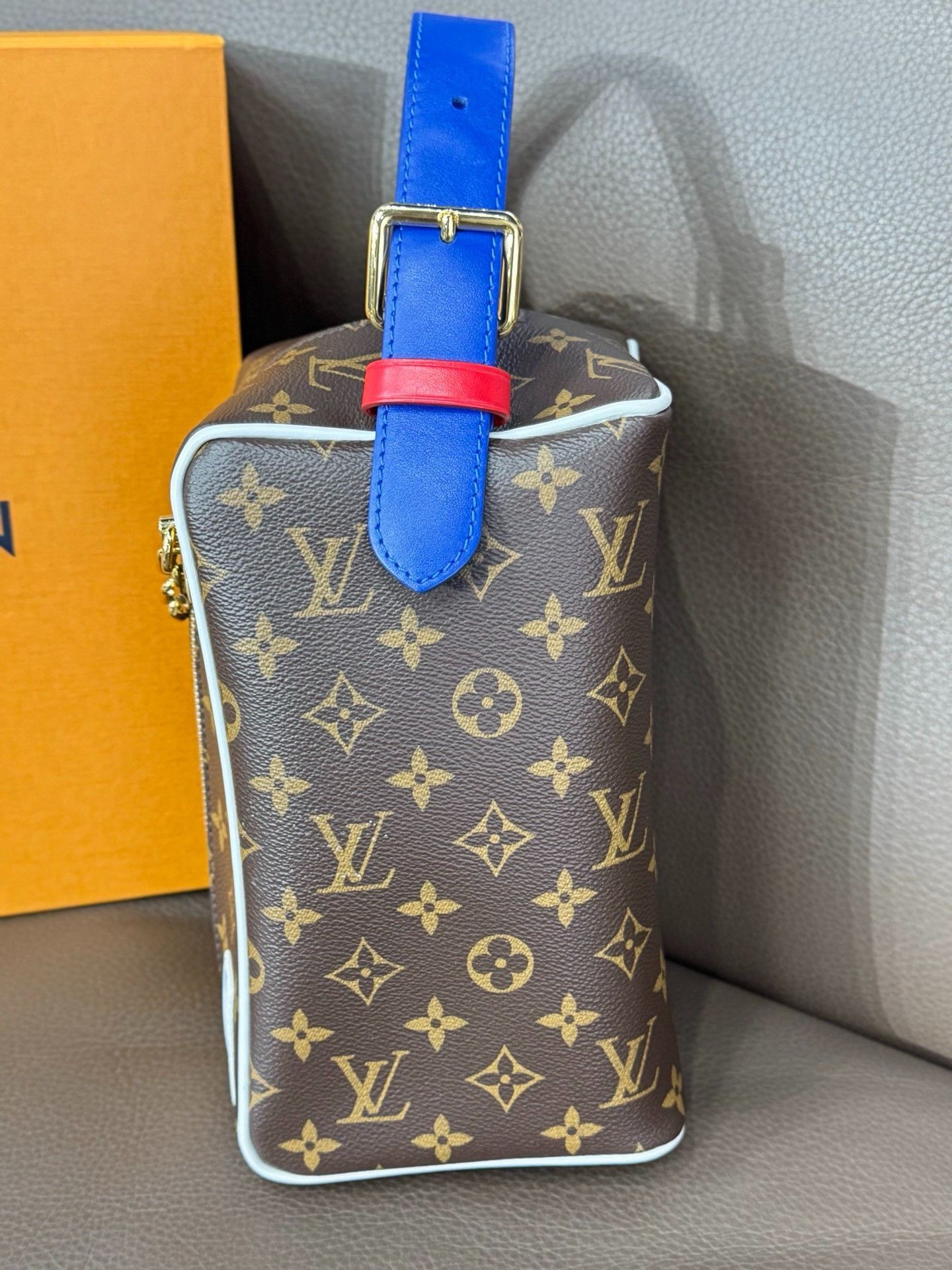 Louis Vuitton Louis Vuitton Collab Brown Bag M Men Size ONE SIZE - 4 Thumbnail