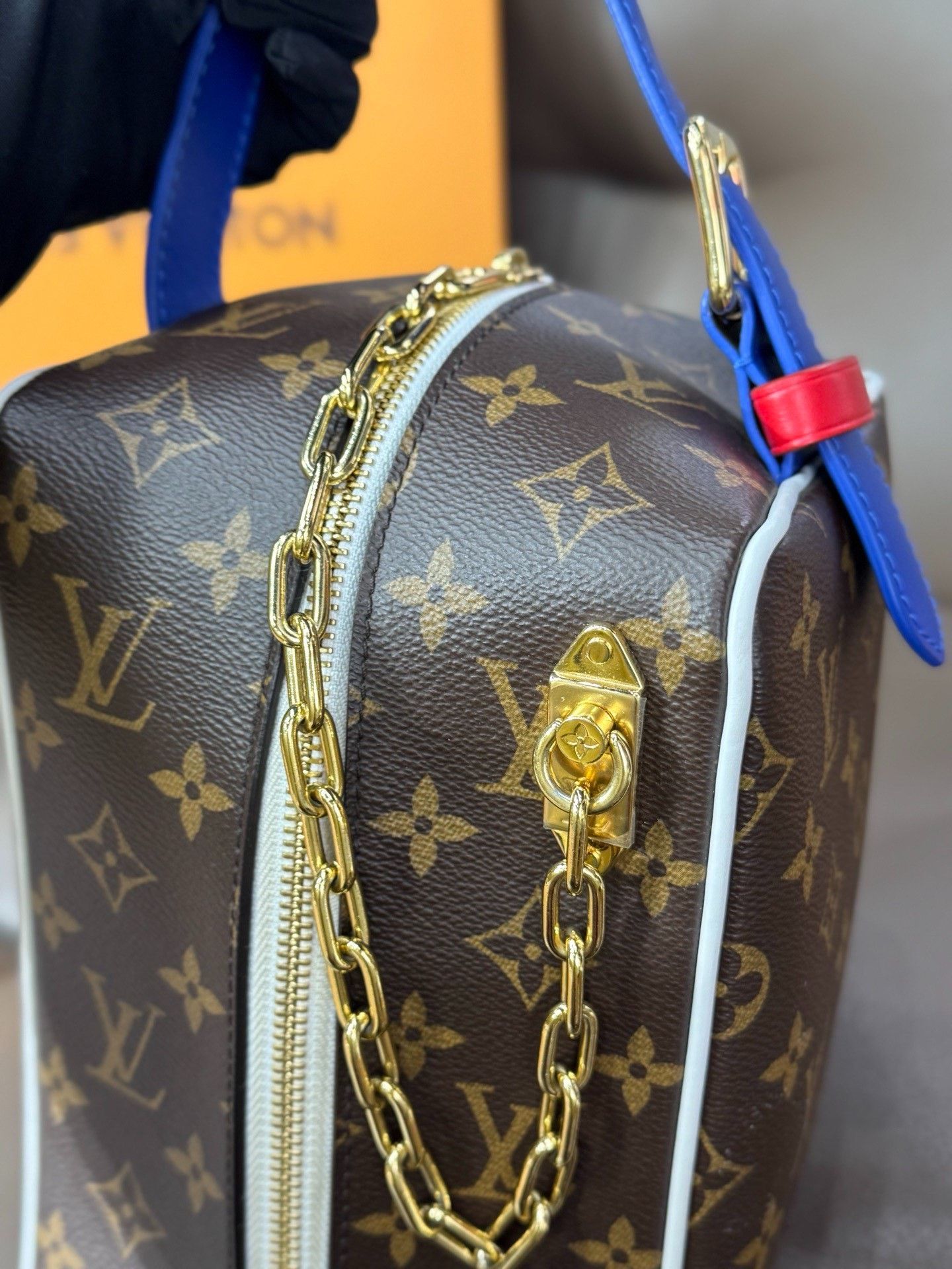 Louis Vuitton Louis Vuitton Collab Brown Bag M Men Size ONE SIZE - 7 Thumbnail