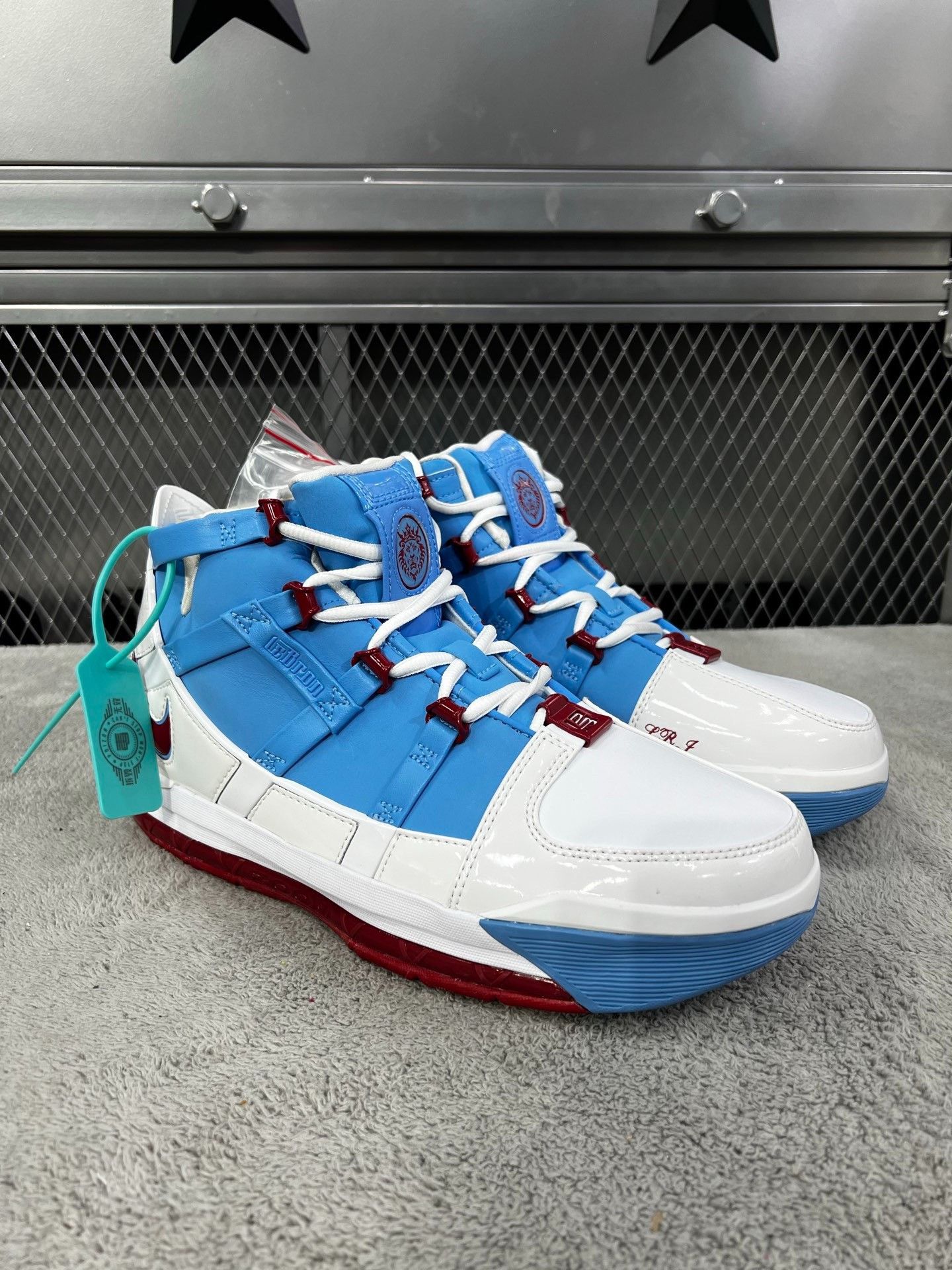 Nike Nike LEBRON 3 Blue Lowtop Sneakers 44 Men Size US 10.5 / EU 43-44 - 3 Thumbnail