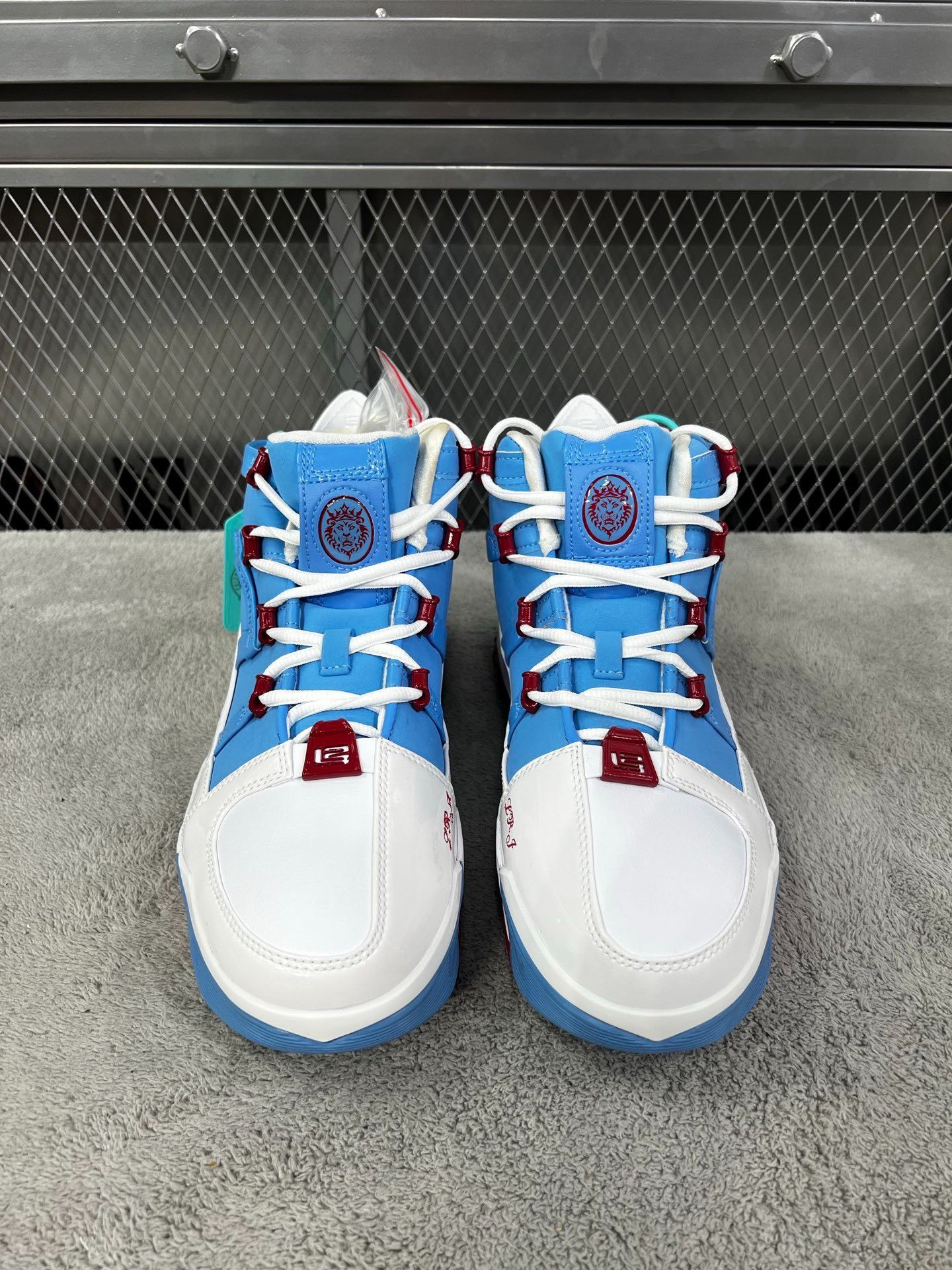 Nike Nike LEBRON 3 Blue Lowtop Sneakers 44 Men Size US 10.5 / EU 43-44 - 2 Thumbnail