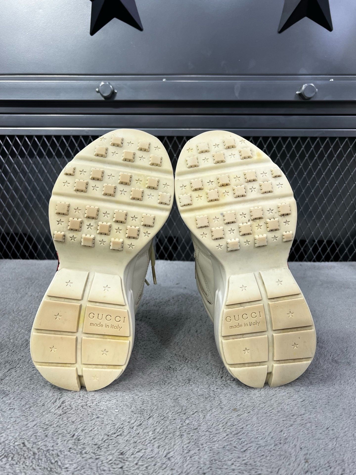 Gucci Gucci Printed White Lowtop Sneakers 34 Women Size US 4 / IT 34 - 5 Thumbnail