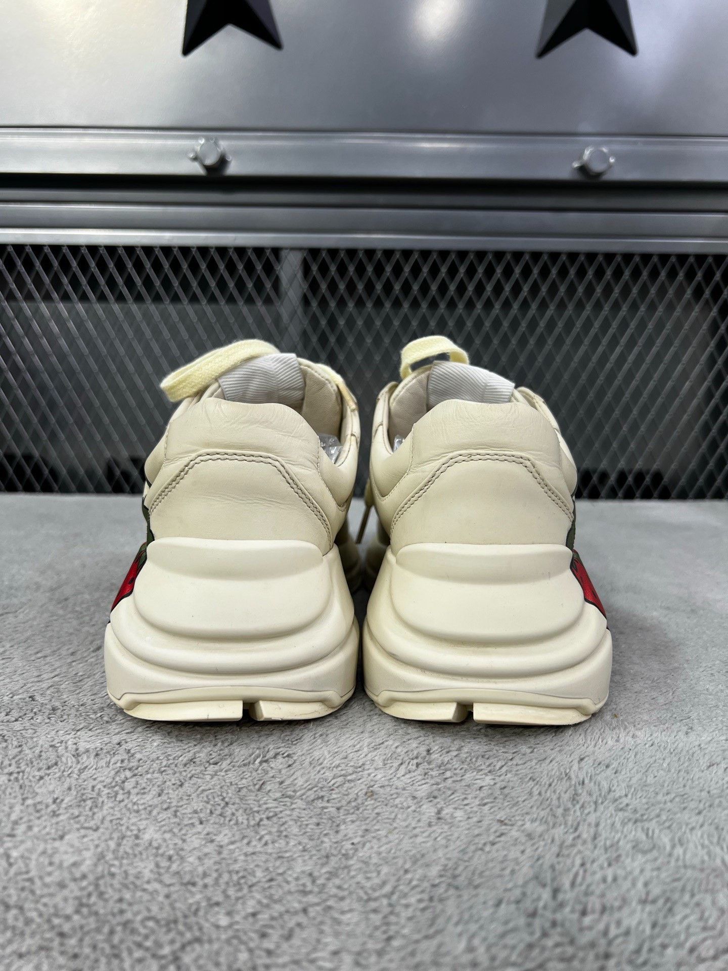 Gucci Gucci Printed White Lowtop Sneakers 34 Women Size US 4 / IT 34 - 6 Thumbnail