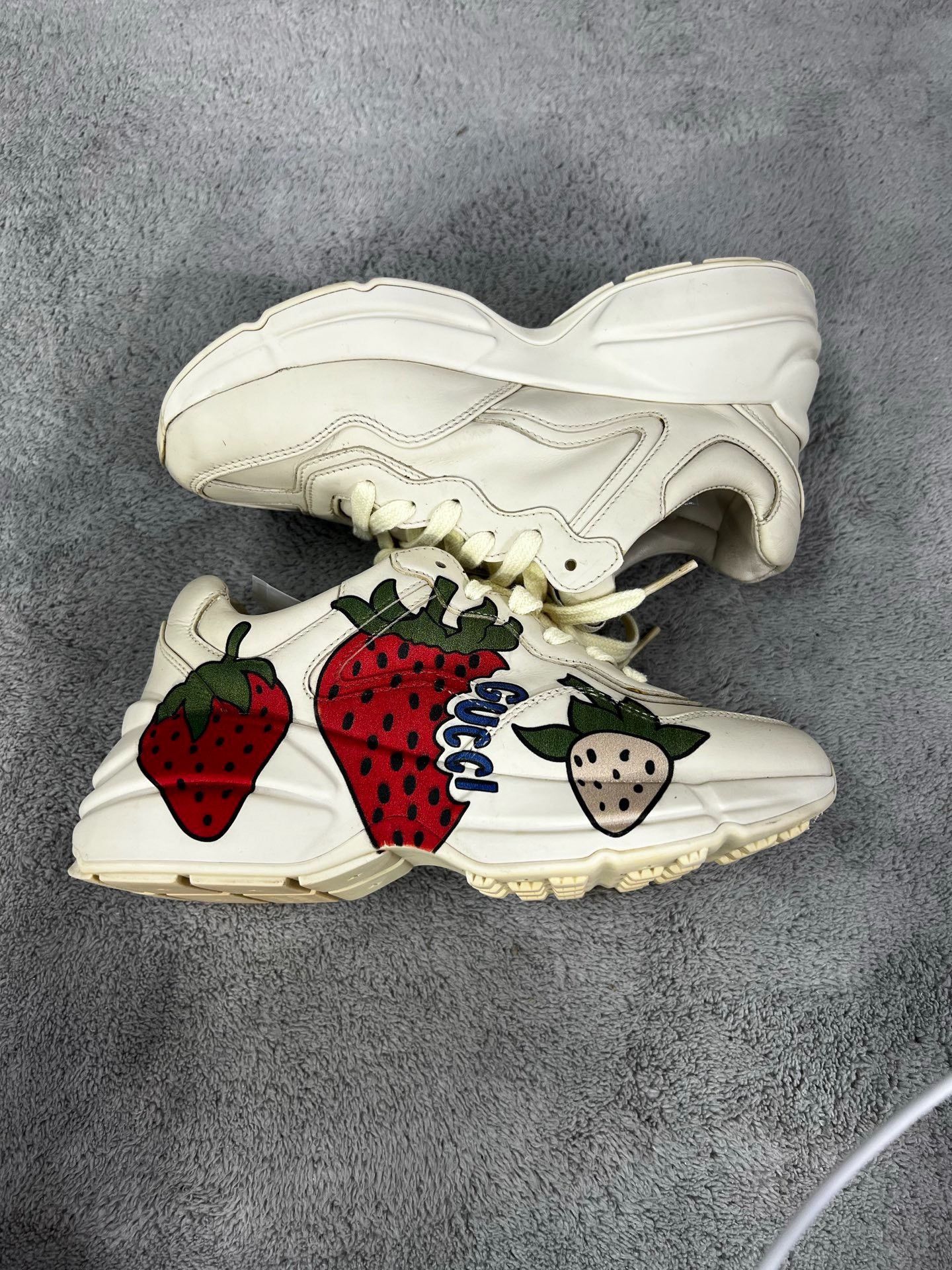 Gucci Gucci Printed White Lowtop Sneakers 34 Women Size US 4 / IT 34 - 4 Thumbnail